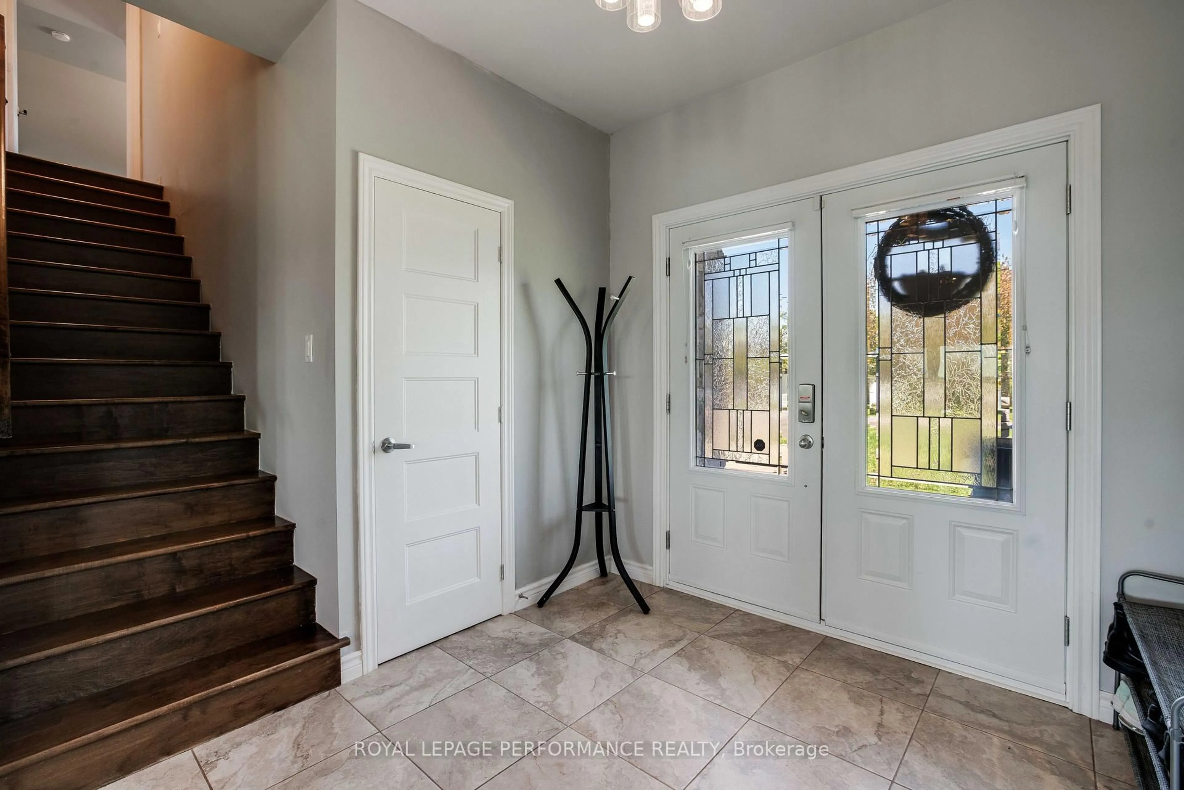 Indoor entryway for 88 Pendleton St, Champlain Ontario K0B 1R0