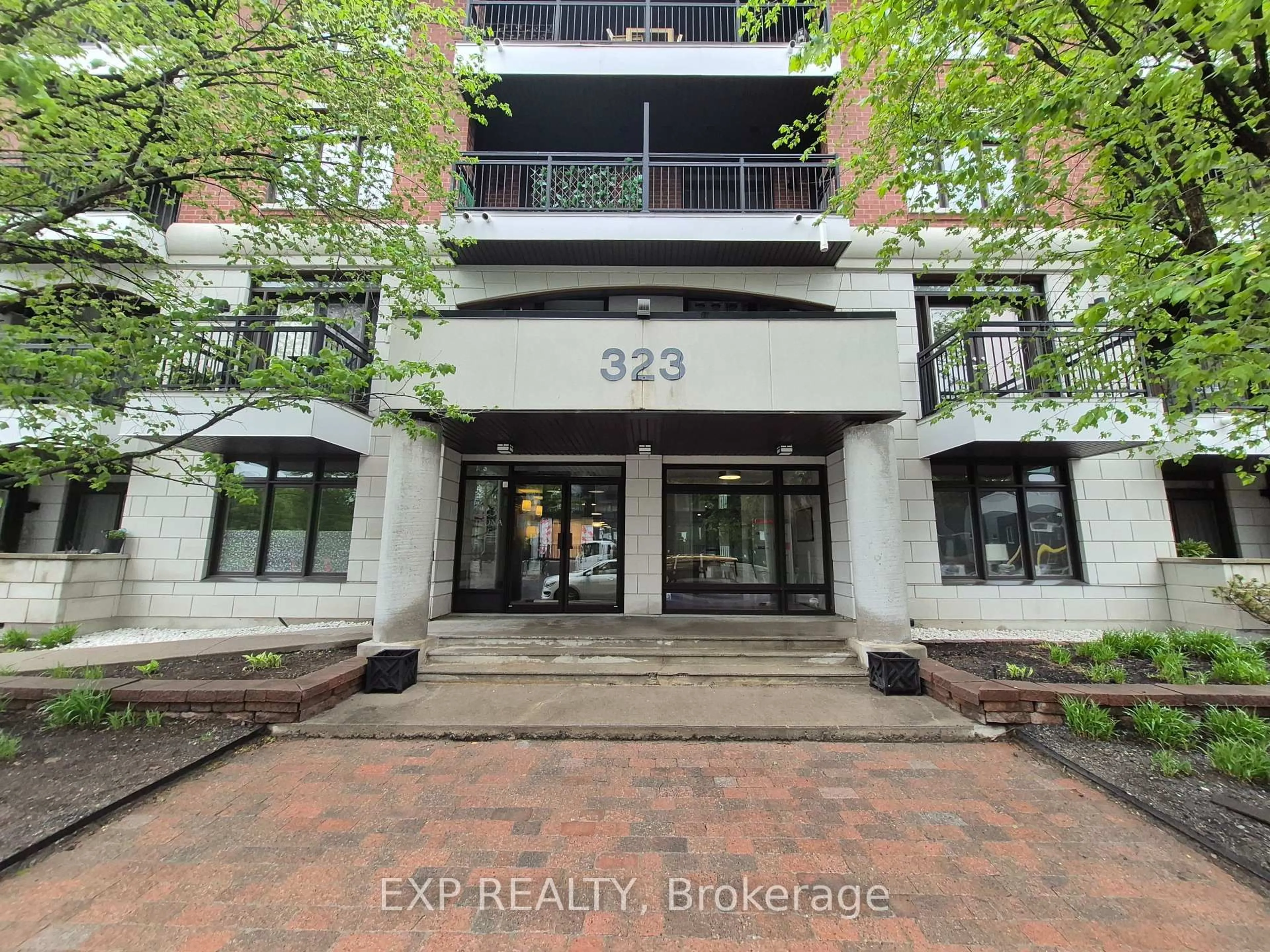 Indoor entryway for 323 Winona Ave #10, Ottawa Ontario K1Z 5H3