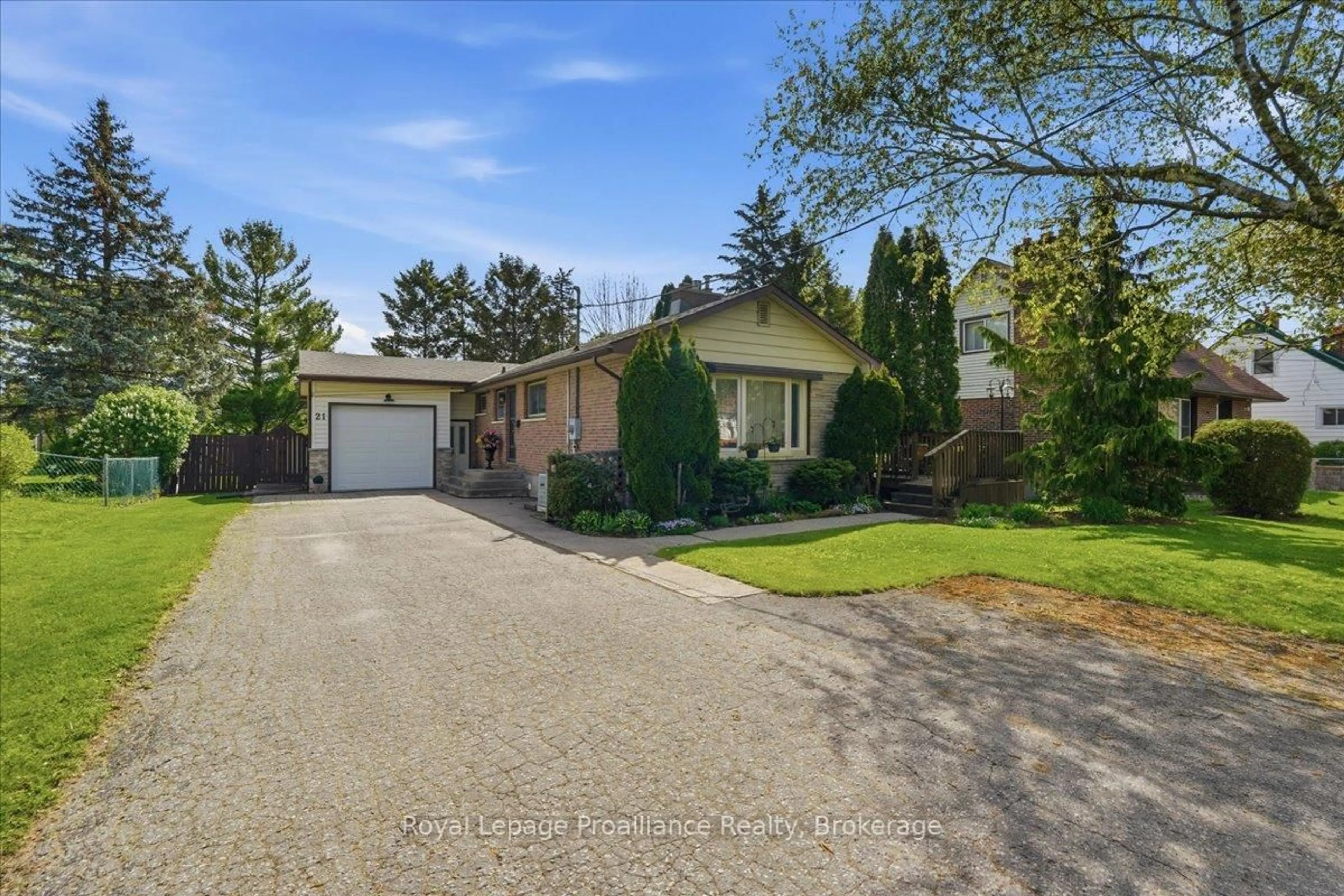 A pic from outside/outdoor area/front of a property/back of a property/a pic from drone, street for 21 Glendale Rd, Belleville Ontario K8P 4H4