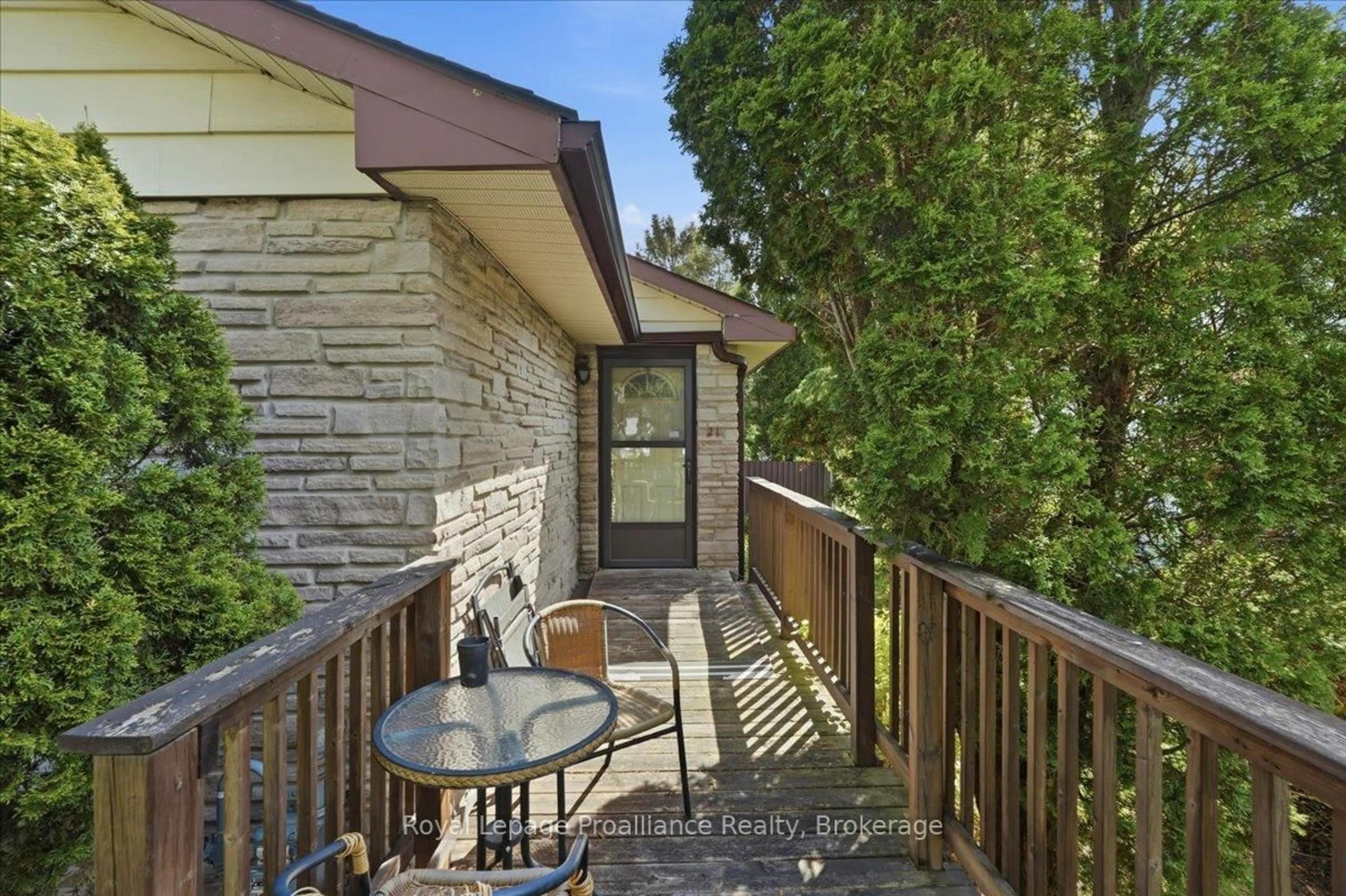 Patio, street for 21 Glendale Rd, Belleville Ontario K8P 4H4