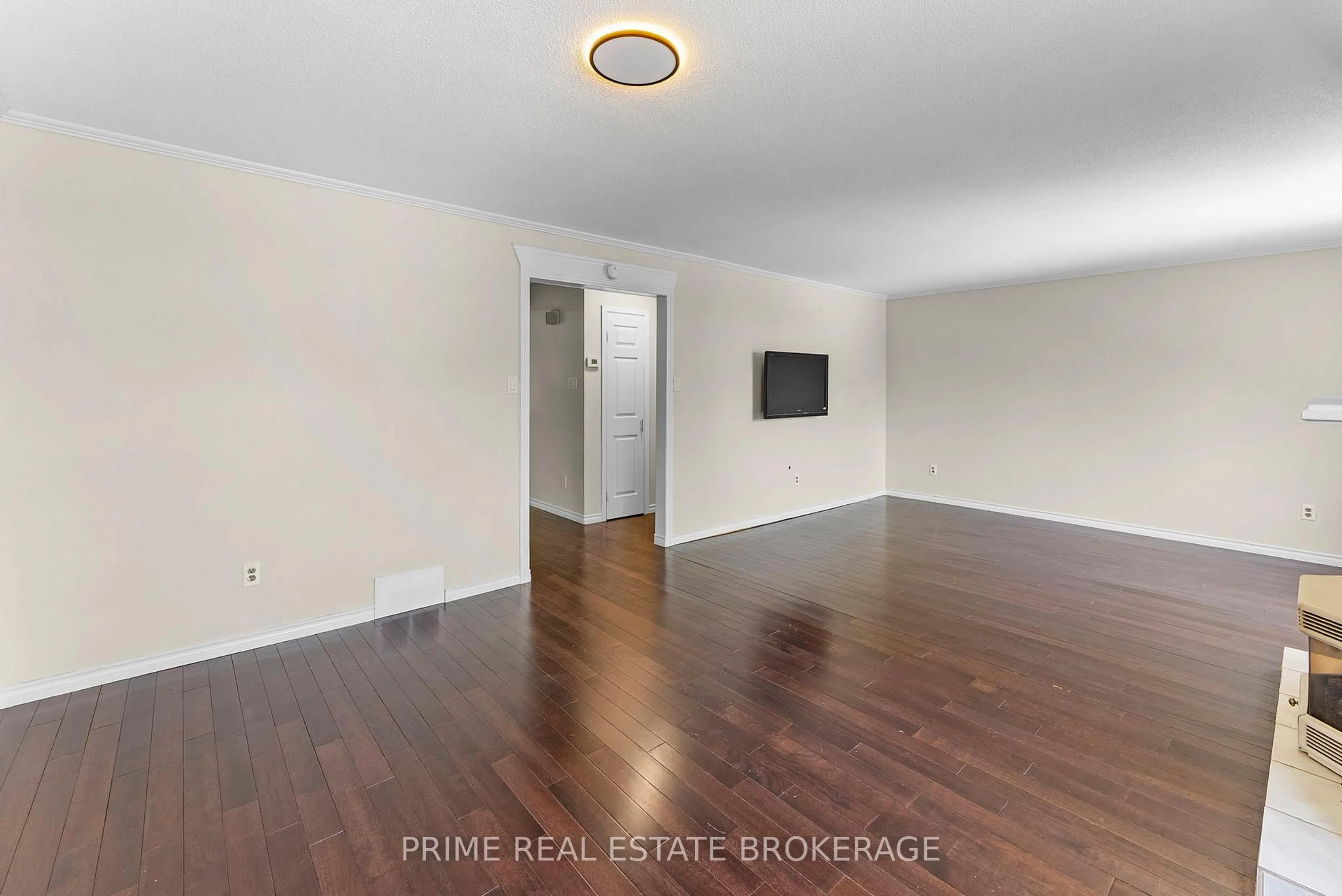 A pic of a room for 315 Everglade Cres, London North Ontario N6H 4M7