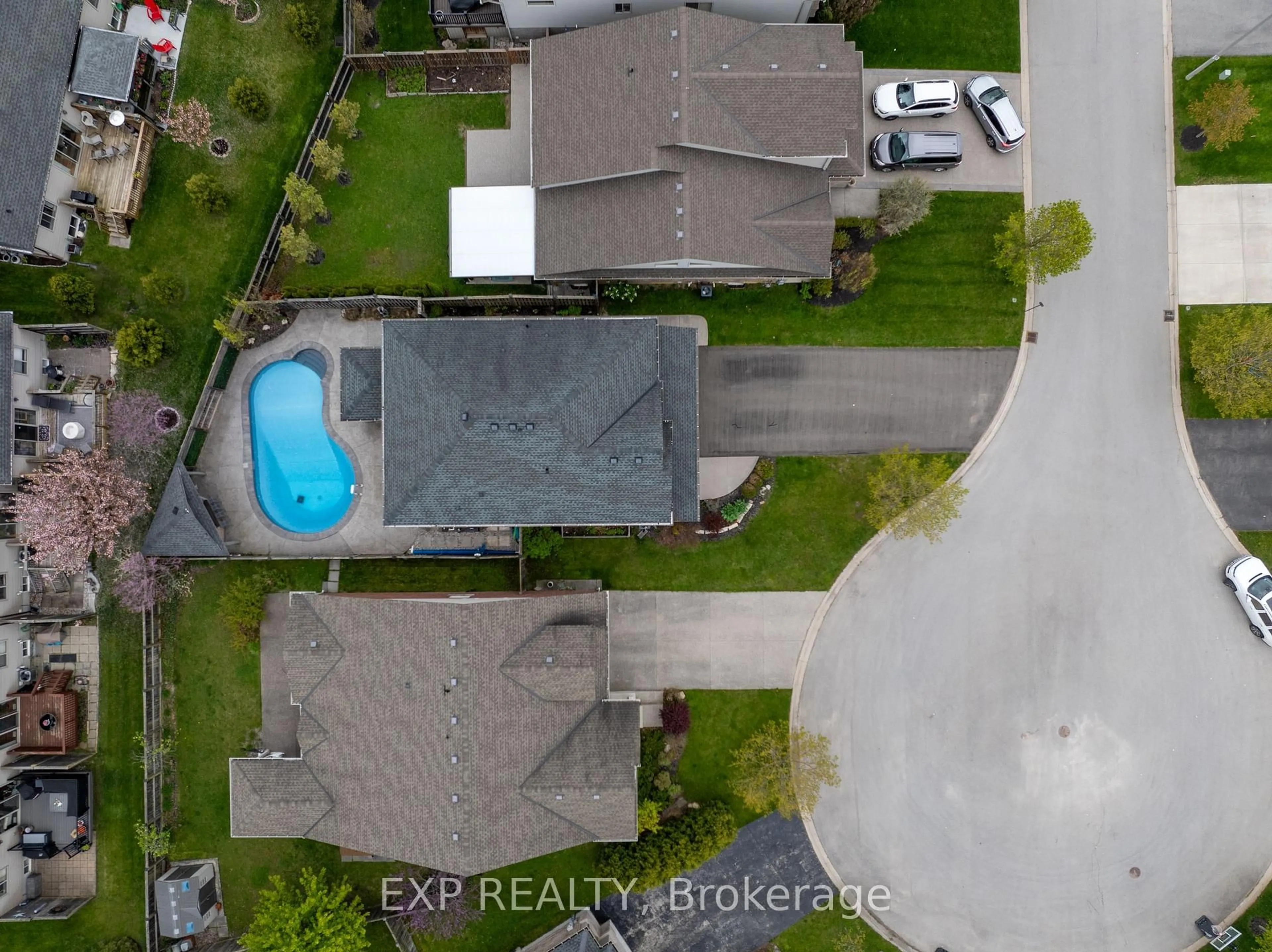 A pic from outside/outdoor area/front of a property/back of a property/a pic from drone, water/lake/river/ocean view for 5783 Jake Cres, Niagara Falls Ontario L2H 0G3