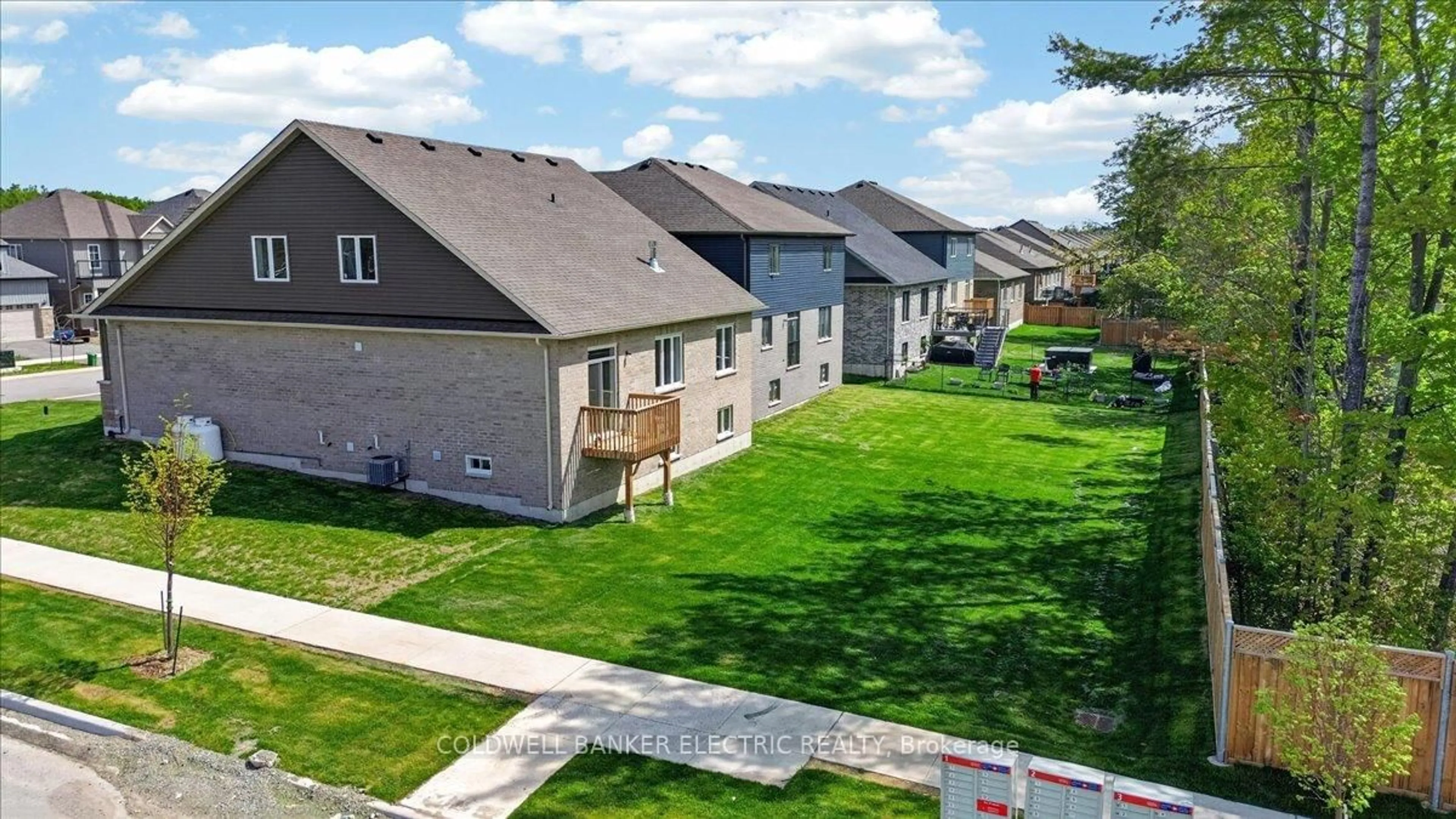 A pic from outside/outdoor area/front of a property/back of a property/a pic from drone, street for 3 Hillcroft Way, Kawartha Lakes Ontario K0M 1A0