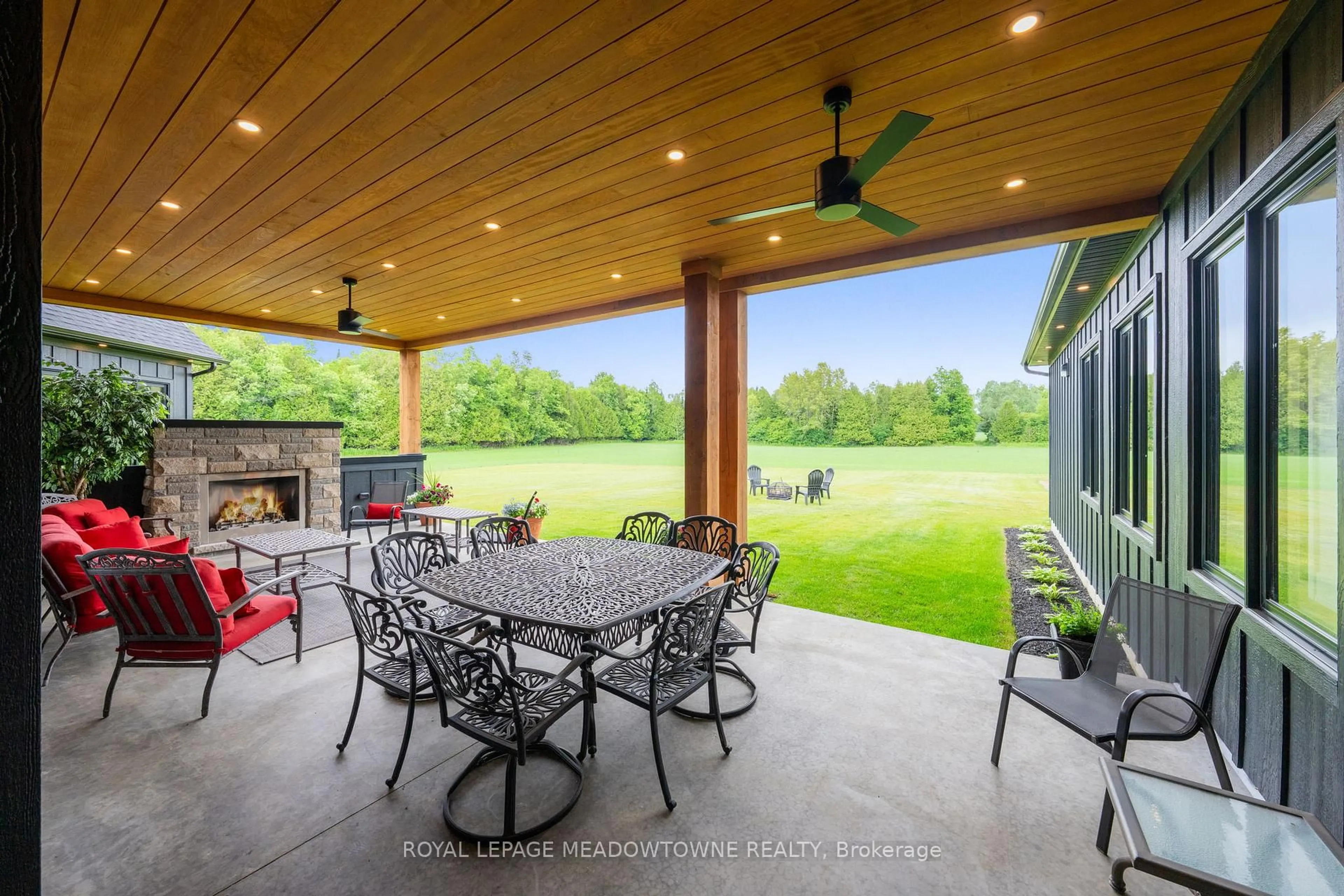 Patio, unknown for 6089 First Line, Erin Ontario L0N 1N0