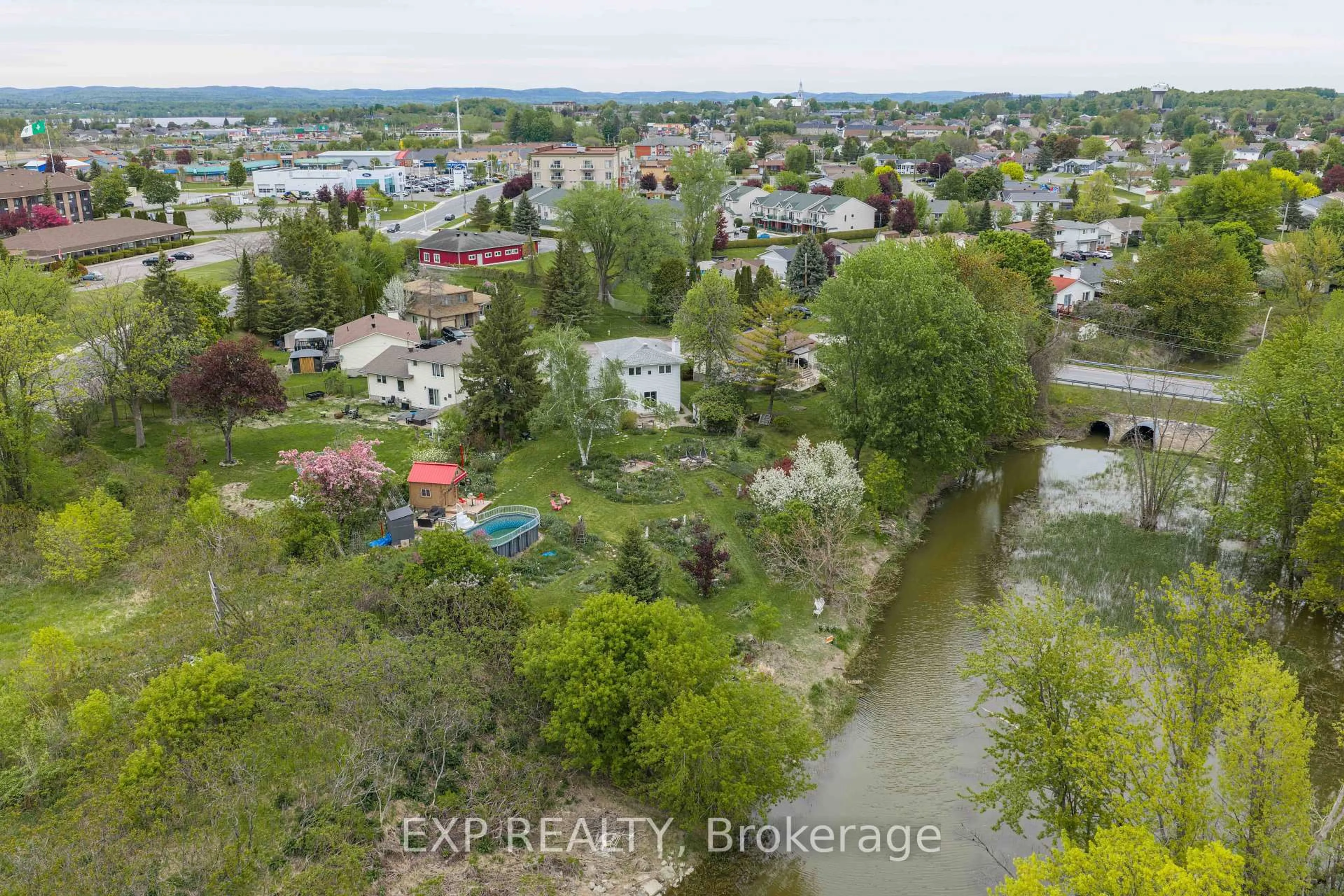 A pic from outside/outdoor area/front of a property/back of a property/a pic from drone, water/lake/river/ocean view for 2947 Fontaine Pl, Clarence-Rockland Ontario K4K 1A6