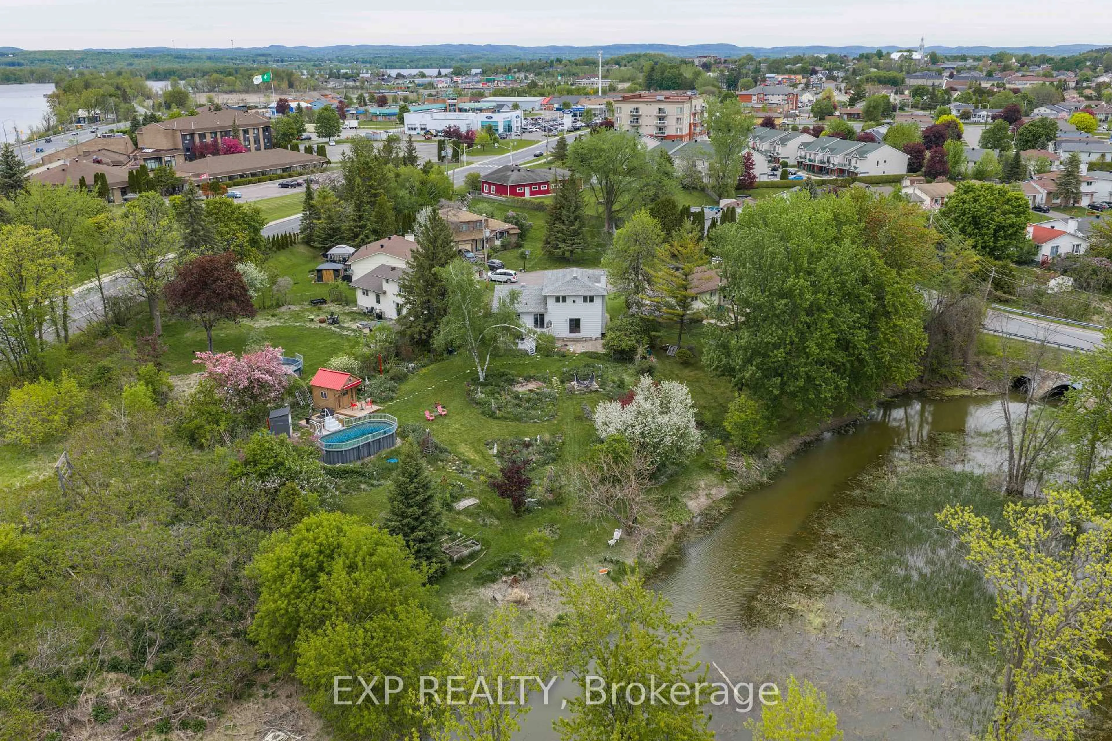 A pic from outside/outdoor area/front of a property/back of a property/a pic from drone, water/lake/river/ocean view for 2947 Fontaine Pl, Clarence-Rockland Ontario K4K 1A6