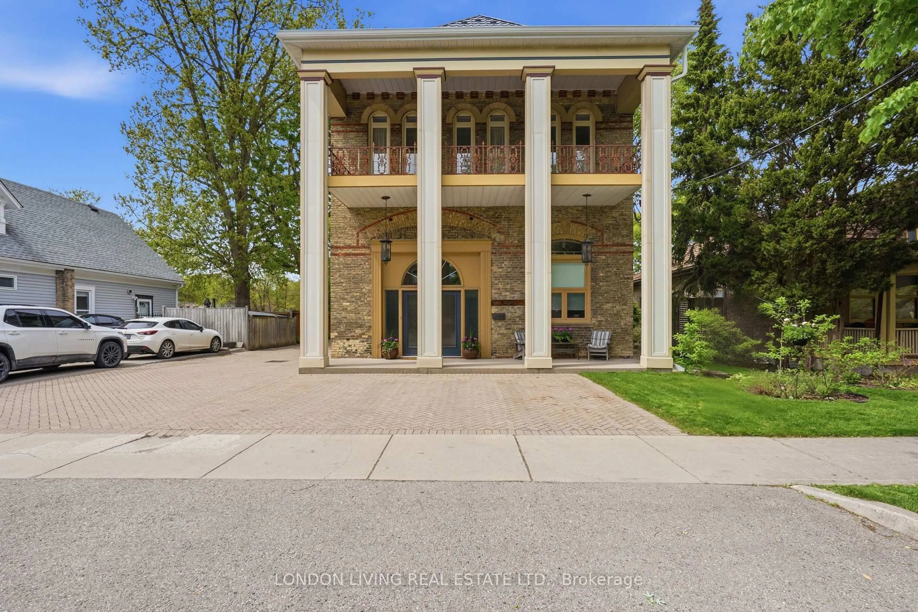 Indoor foyer for 160 Bruce St, London South Ontario N6C 1H1
