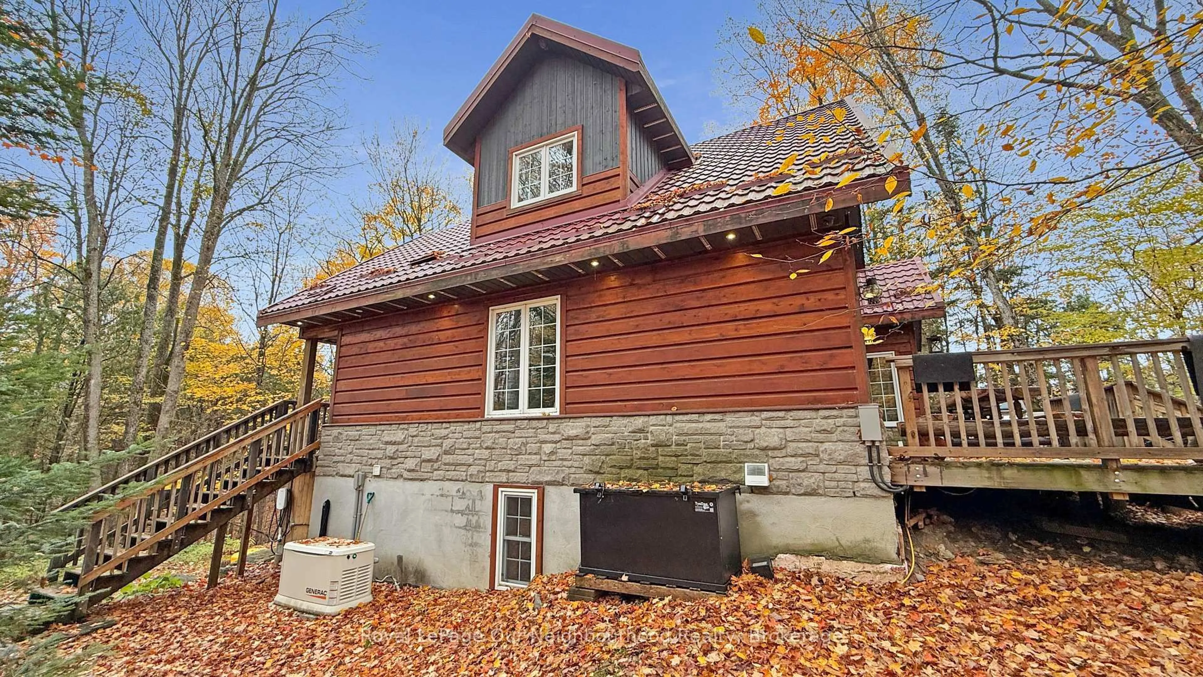 Home with brick exterior material, building for 1040 Ski Ridge Tr, Dysart et al Ontario K0M 1M0