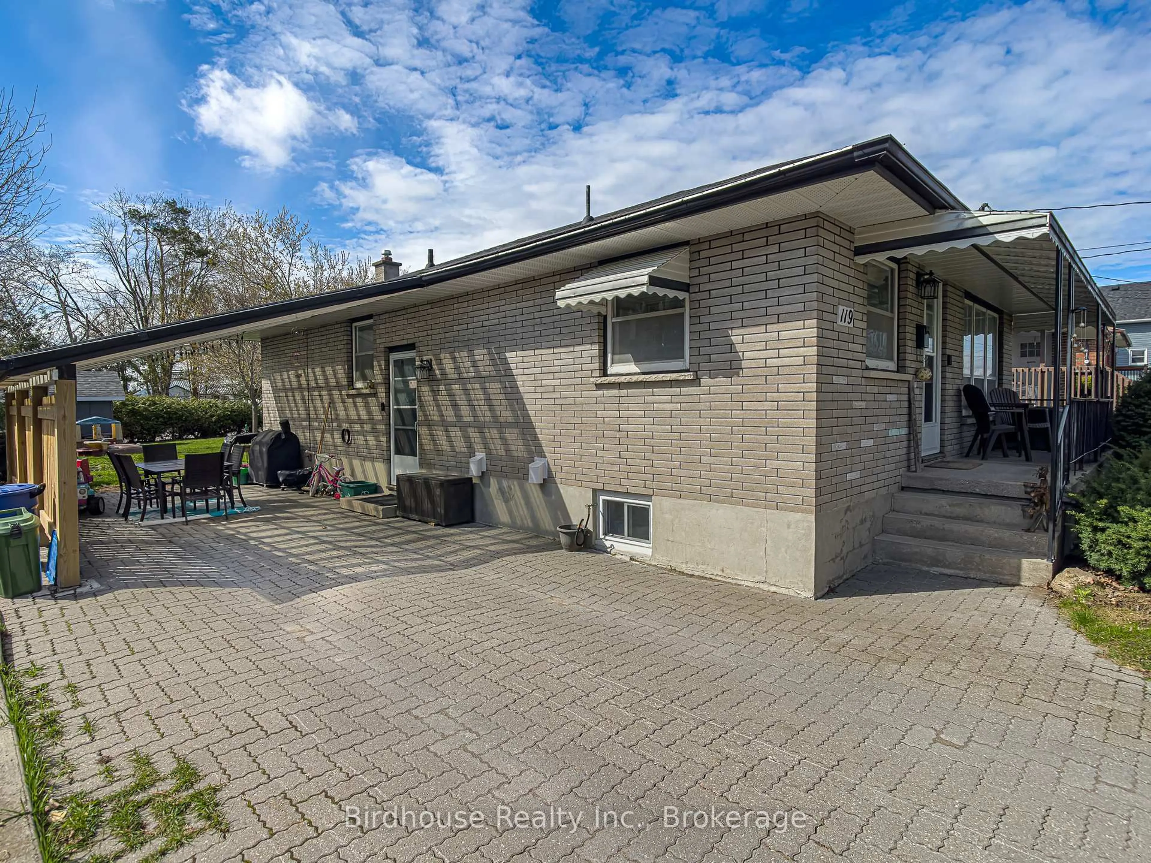 A pic from outside/outdoor area/front of a property/back of a property/a pic from drone, street for 119 Regent St, Kawartha Lakes Ontario K9V 3V7