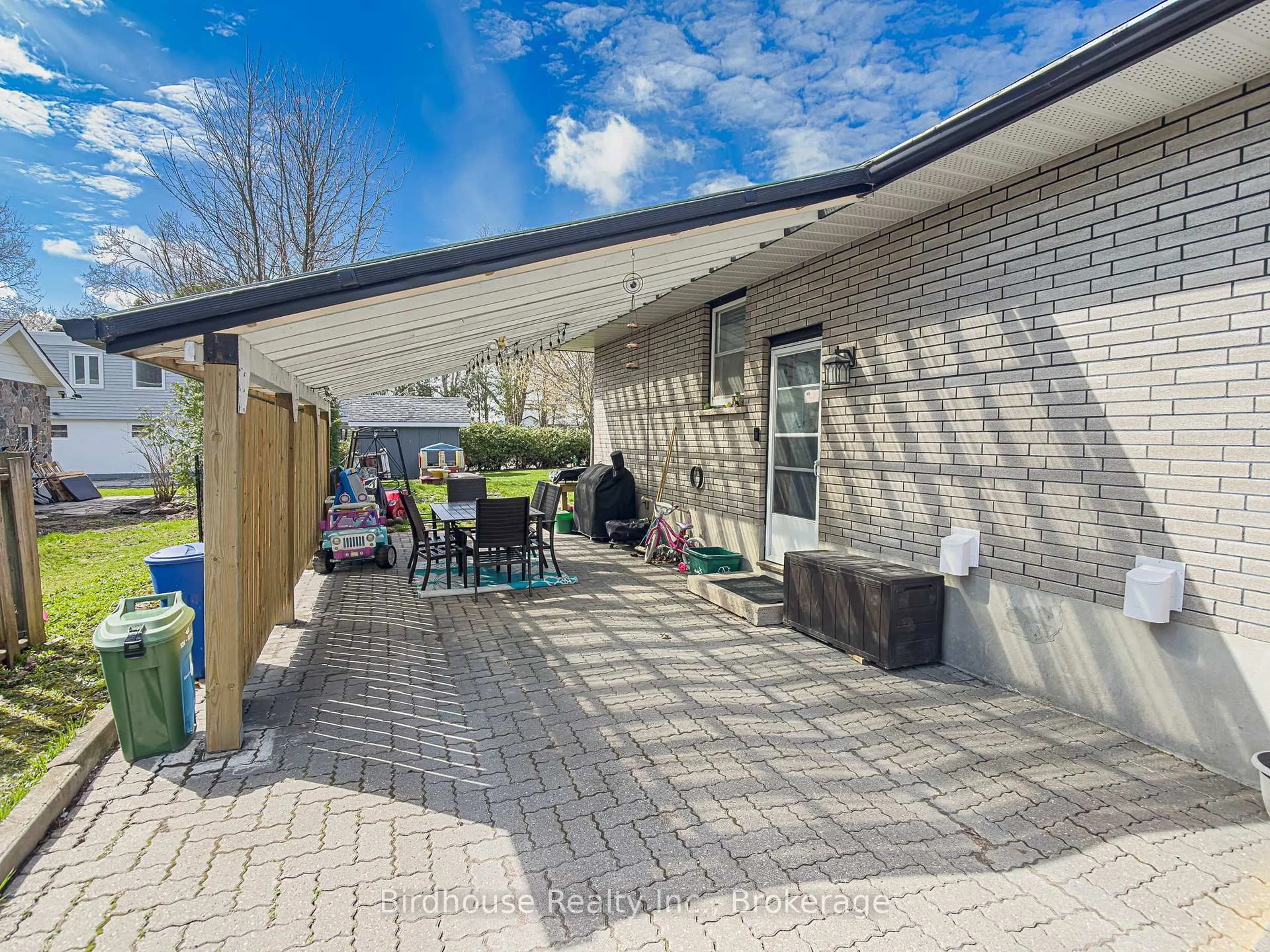 Patio, street for 119 Regent St, Kawartha Lakes Ontario K9V 3V7