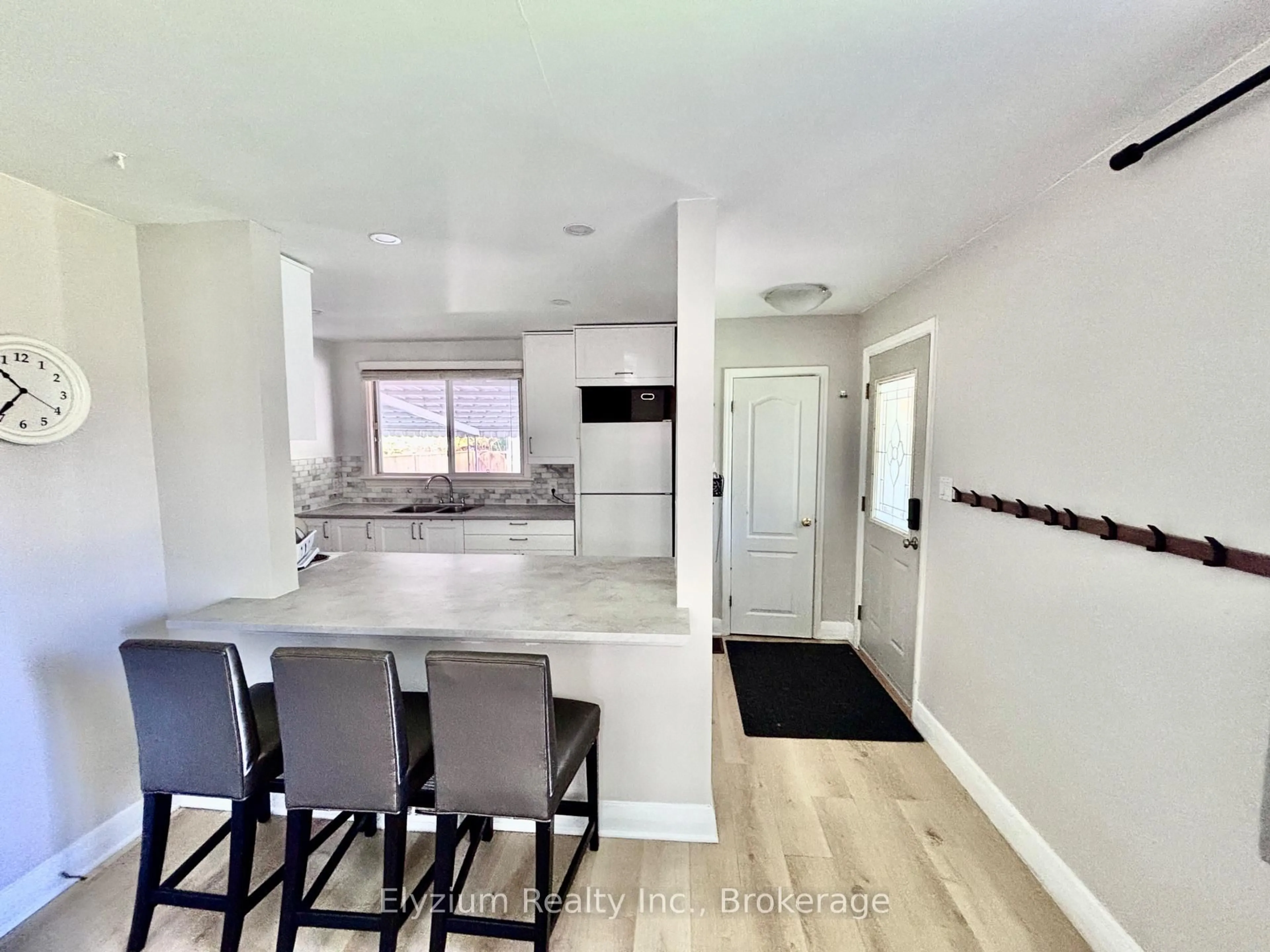 Open concept kitchen, ceramic/tile floor for 31 Vancouver Dr, Guelph Ontario N1E 2E7