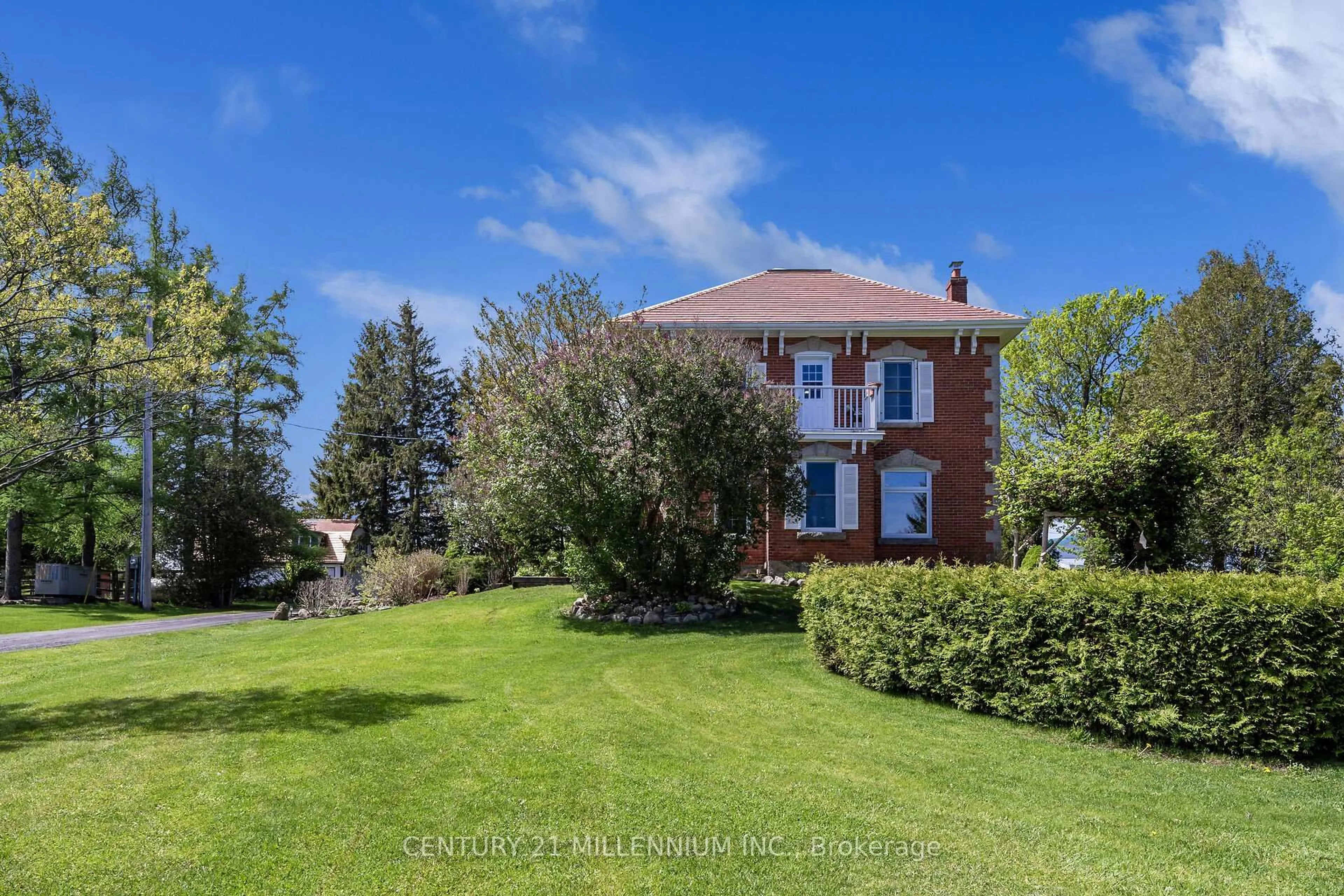 A pic from outside/outdoor area/front of a property/back of a property/a pic from drone, street for 5868 First Line, Erin Ontario L0N 1N0