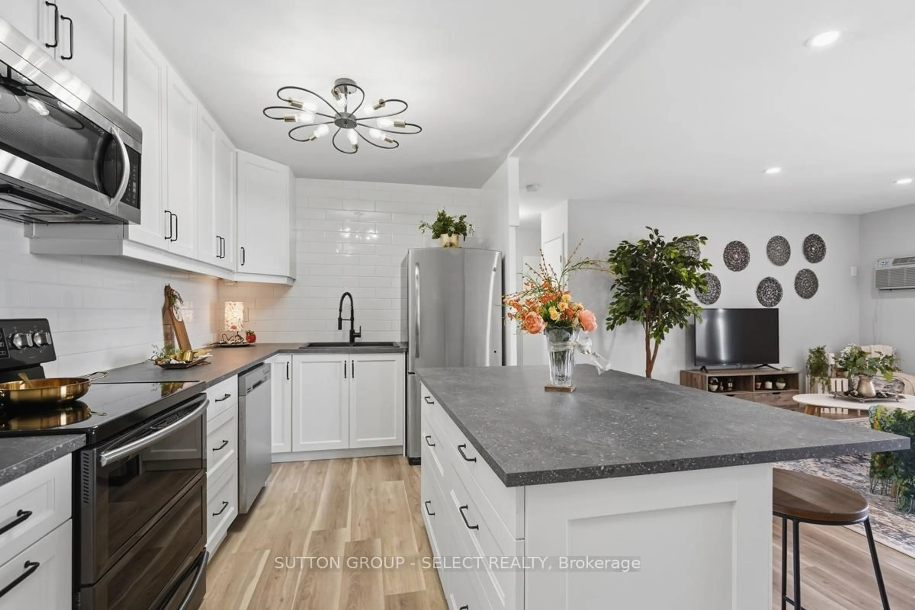 Contemporary kitchen, unknown for 583 MORNINGTON AVE Ave #808, London East Ontario N5Y 3E9