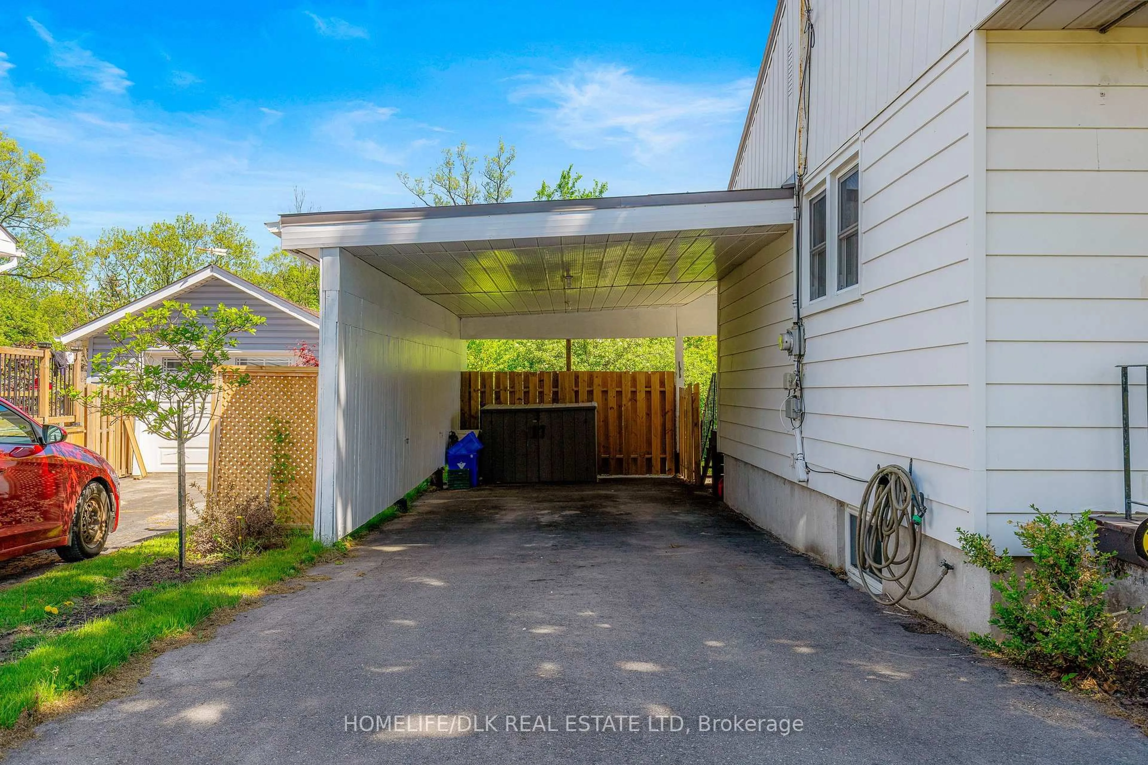 Indoor garage for 86 Brookview Cres, Brockville Ontario K6V 4P2