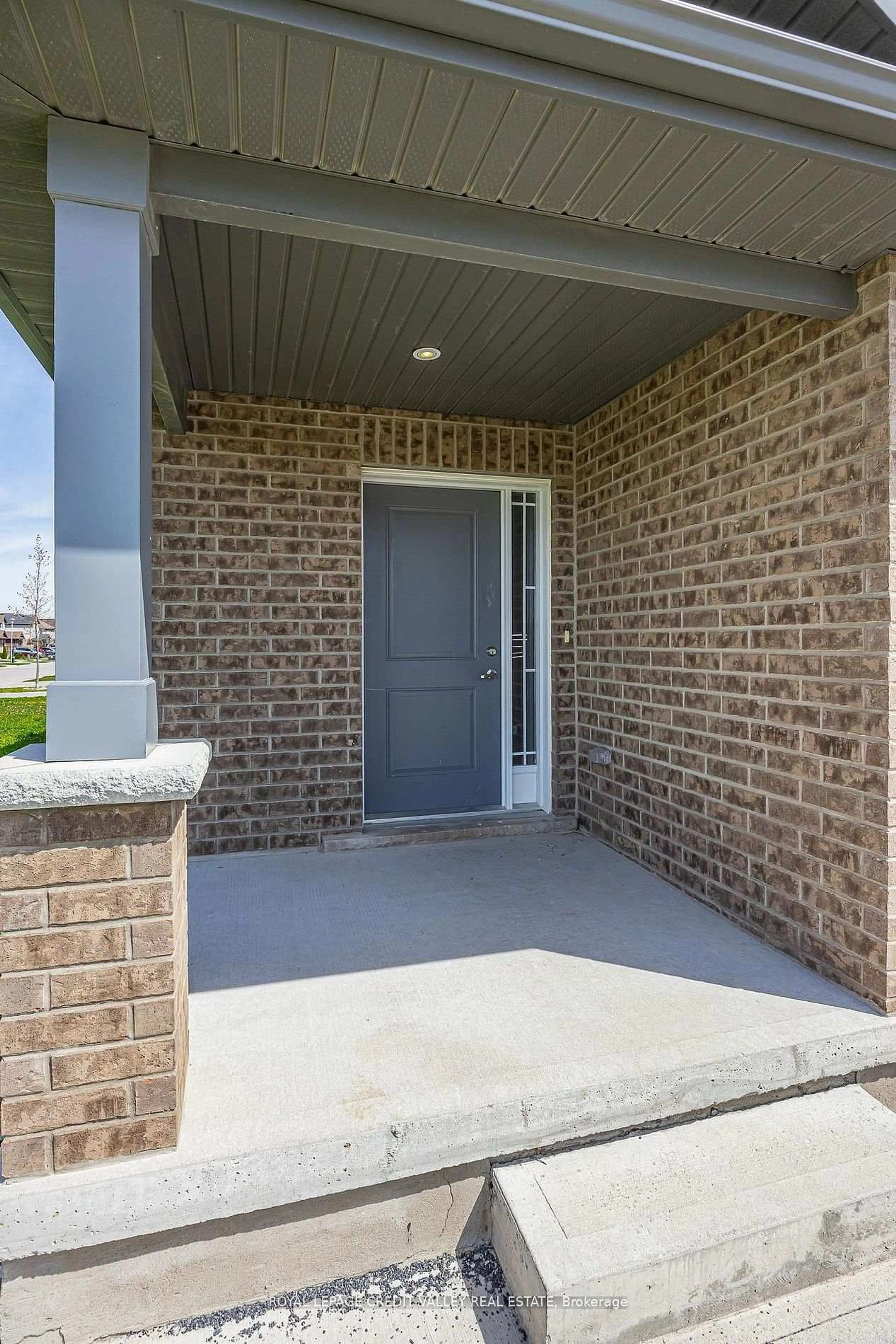 Indoor entryway for 2739 Asima Dr, London South Ontario N6M 0E9