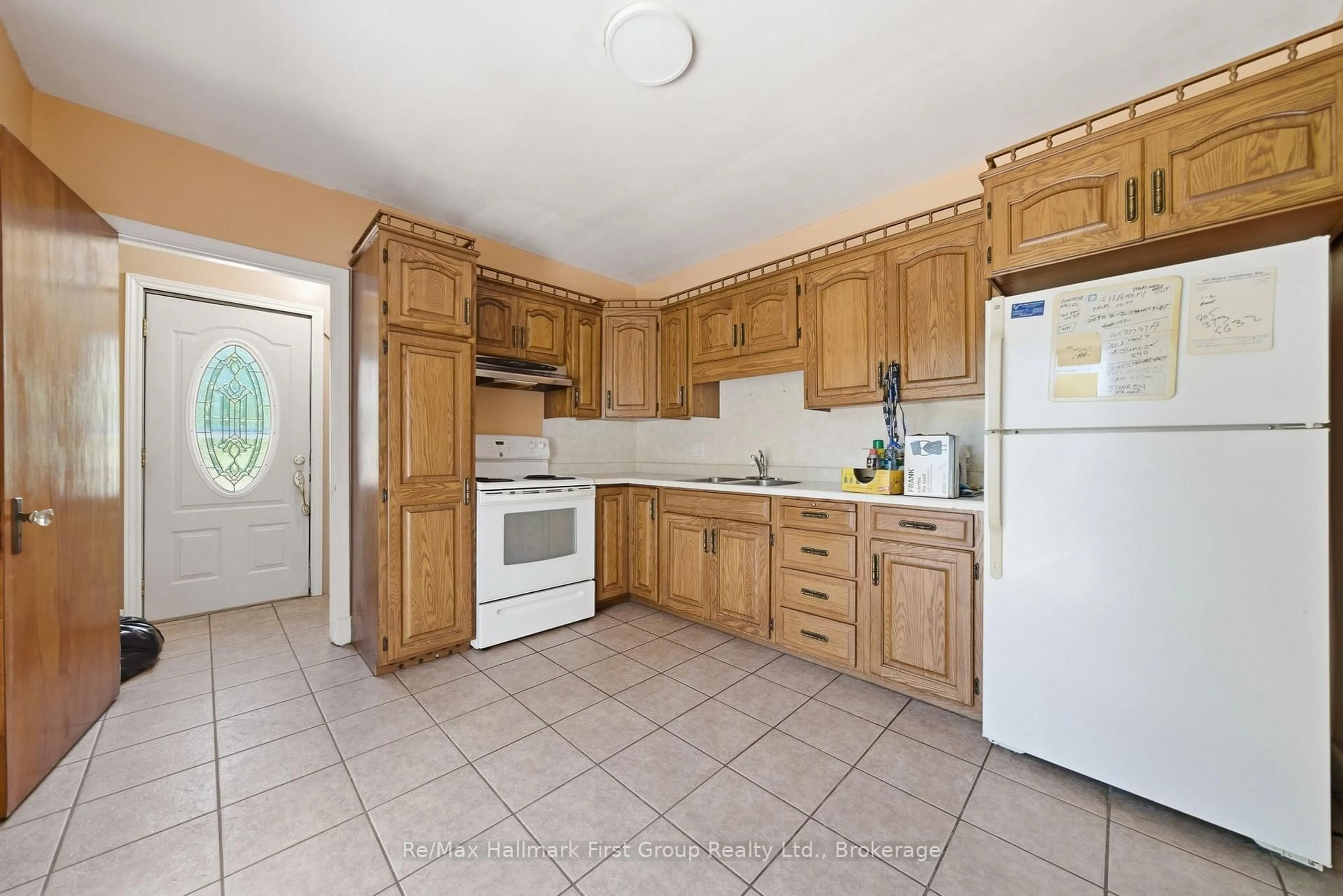 Standard kitchen, ceramic/tile floor for 5283 Hillview Dr, Hamilton Township Ontario K0K 2H0
