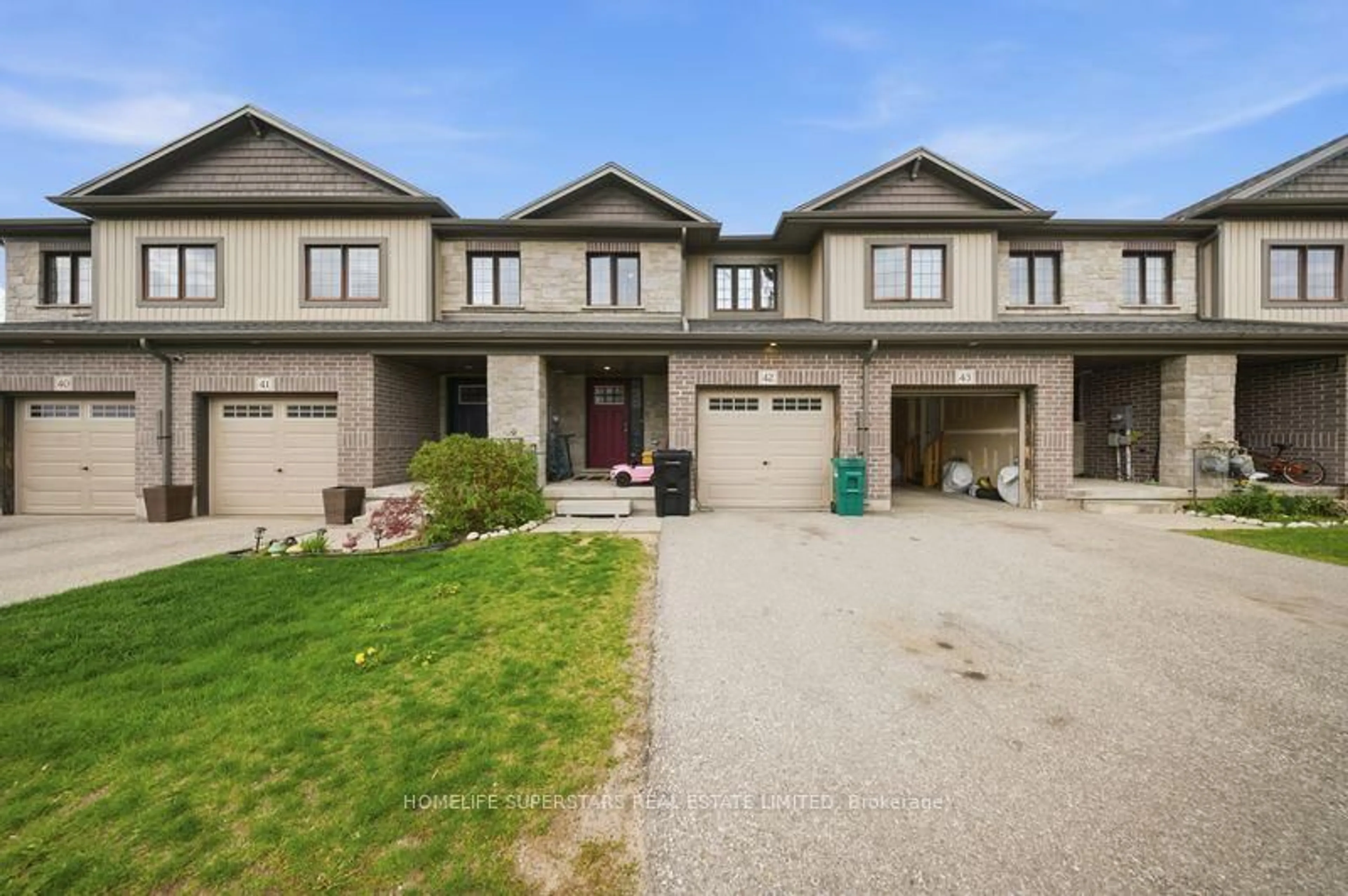 Home with brick exterior material, street for 135 Hardcastle Dr, Waterloo Ontario N1S 0A6