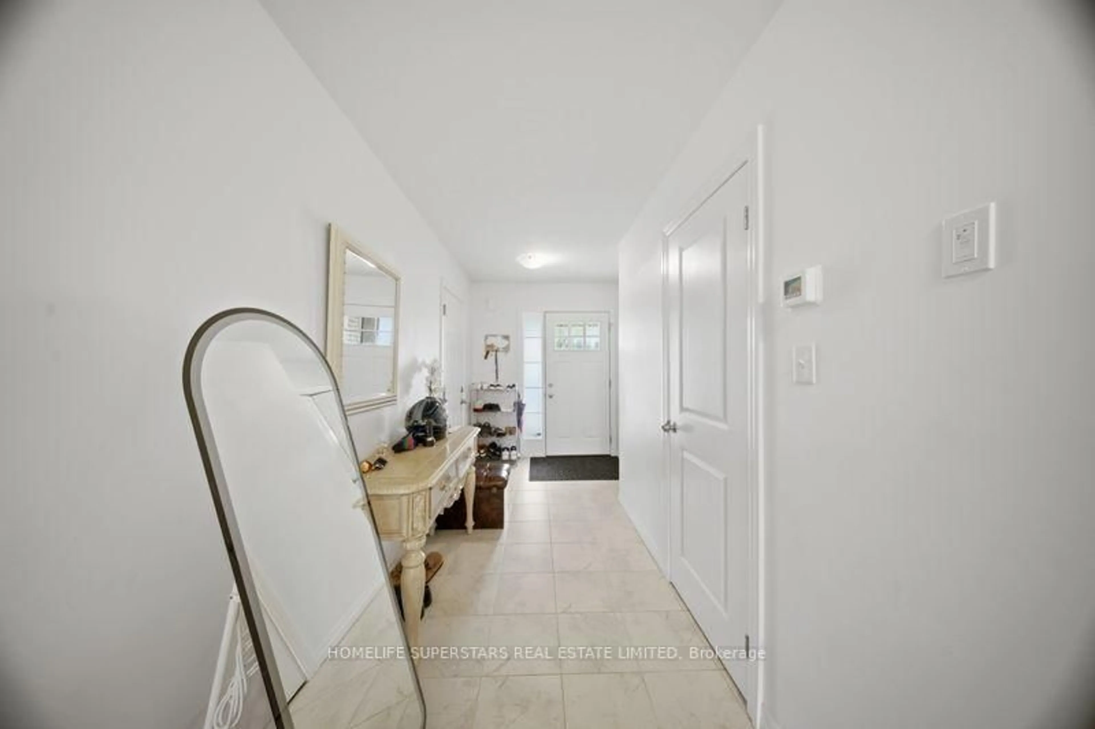Indoor entryway for 135 Hardcastle Dr, Waterloo Ontario N1S 0A6