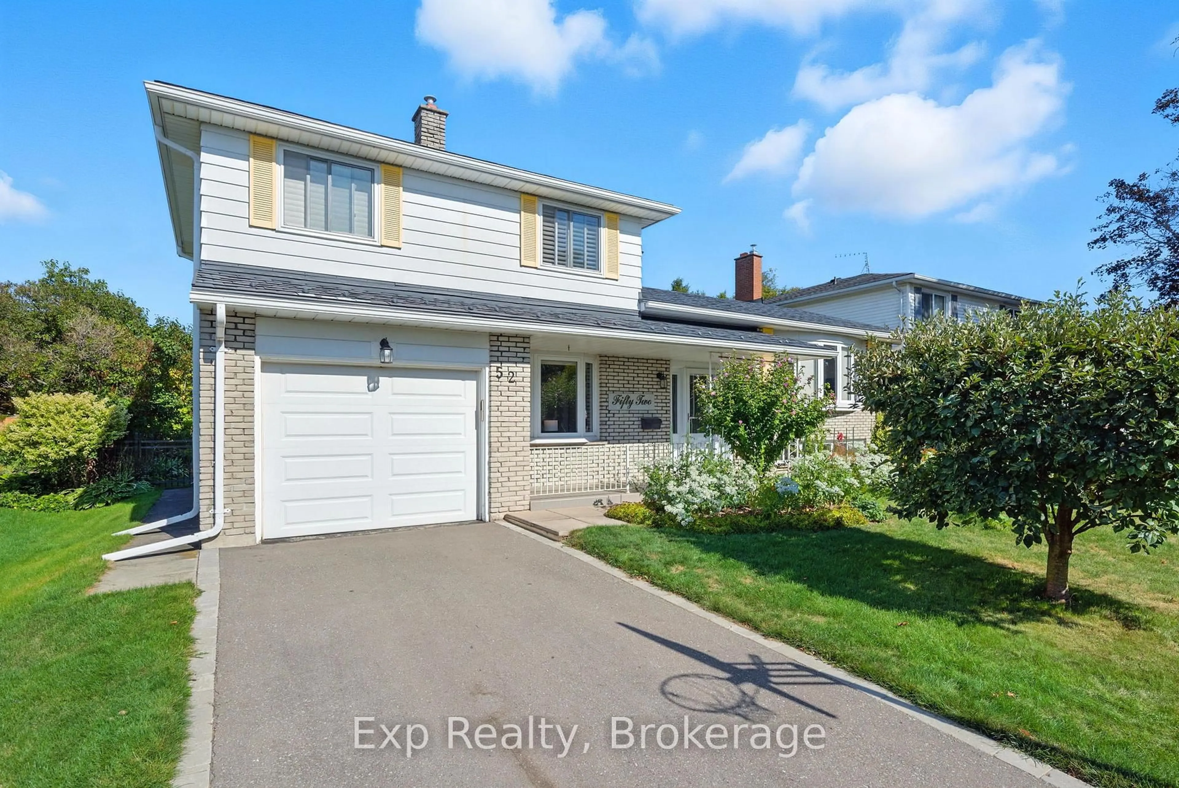 A pic from outside/outdoor area/front of a property/back of a property/a pic from drone, street for 52 Bayview Cres, Cobourg Ontario K9A 4C6