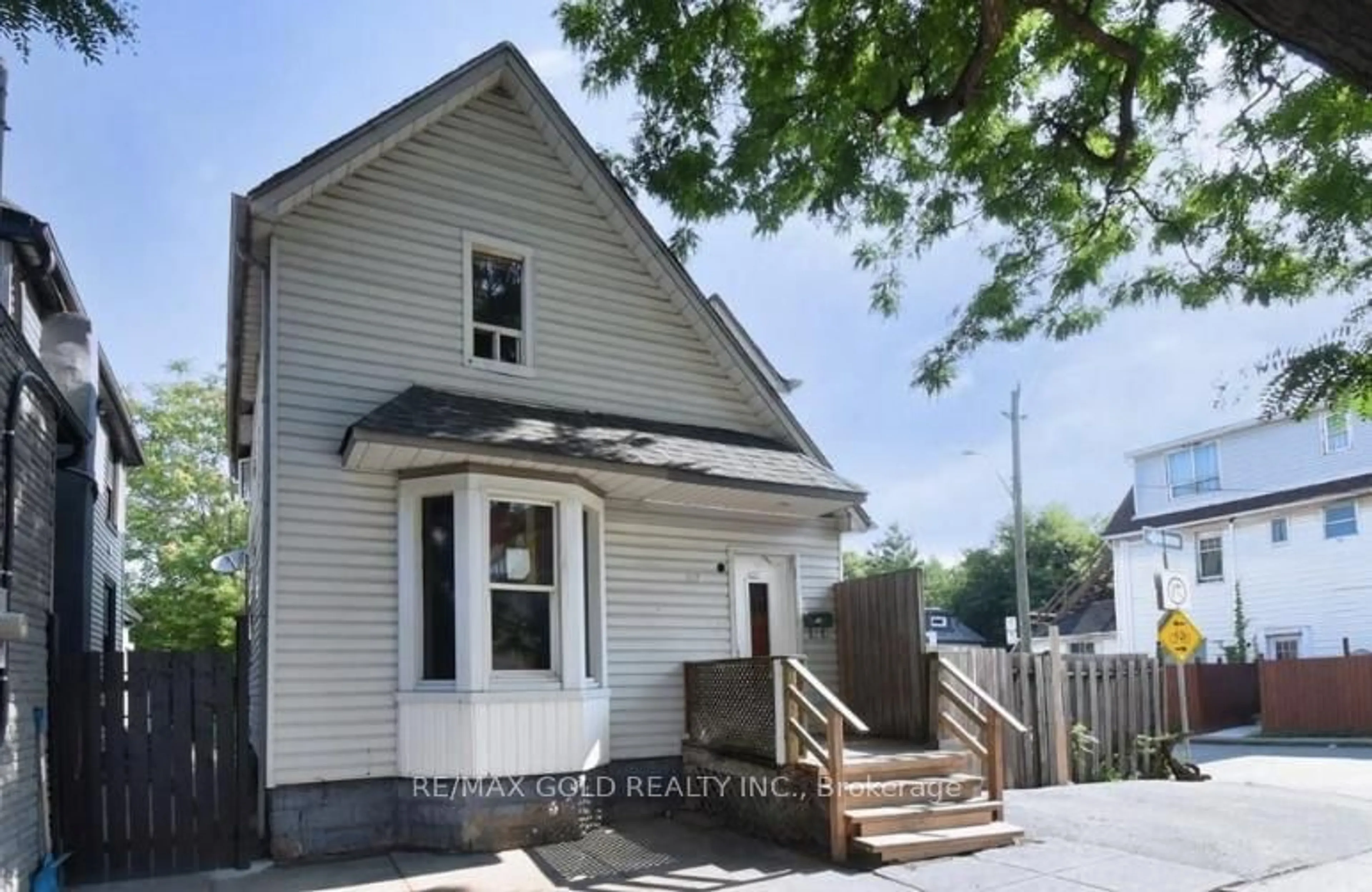 Unknown for 427 Cannon St, Hamilton Ontario L8L 2C7