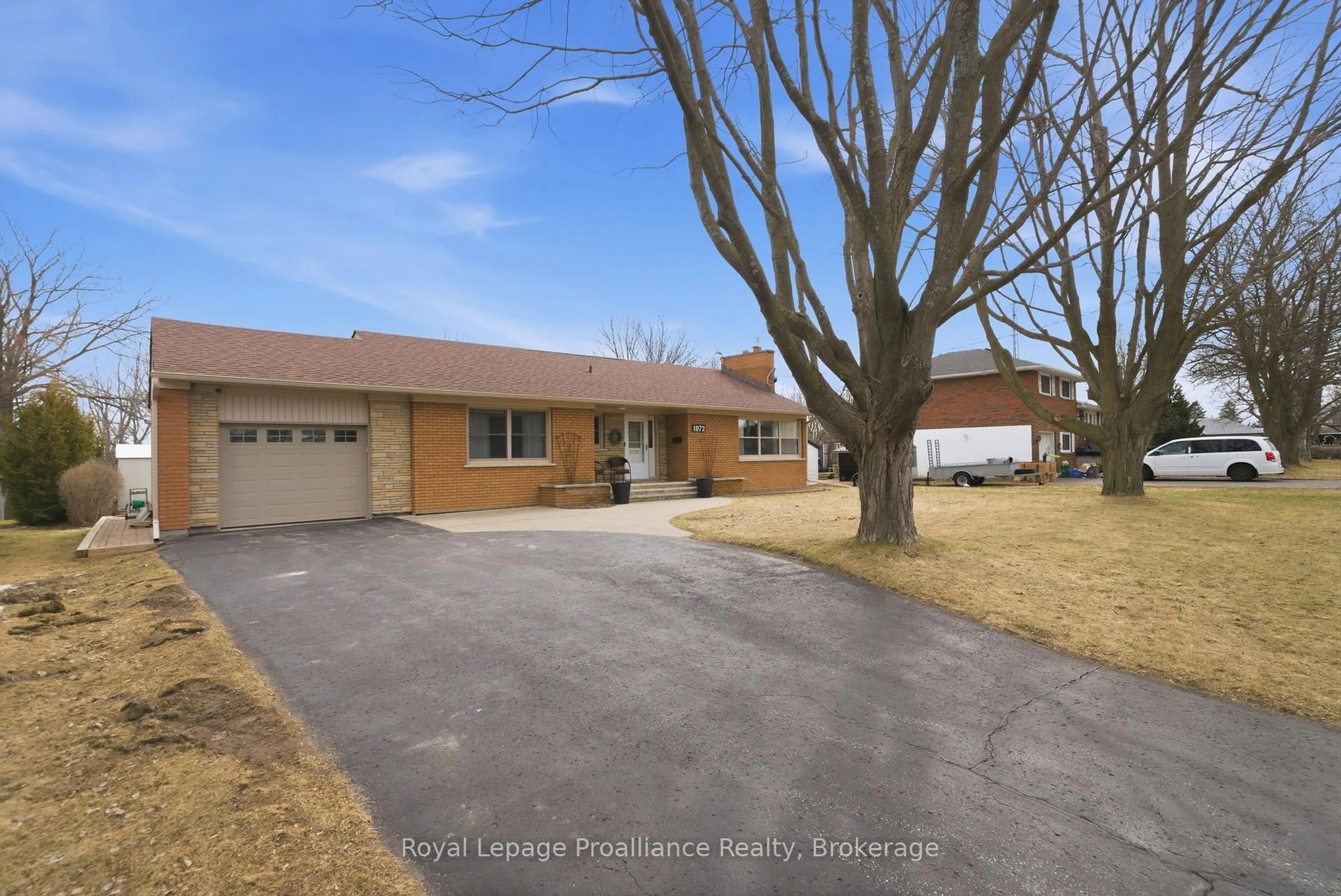 A pic from outside/outdoor area/front of a property/back of a property/a pic from drone, street for 1072 Ontario St, Cobourg Ontario K9A 3C7