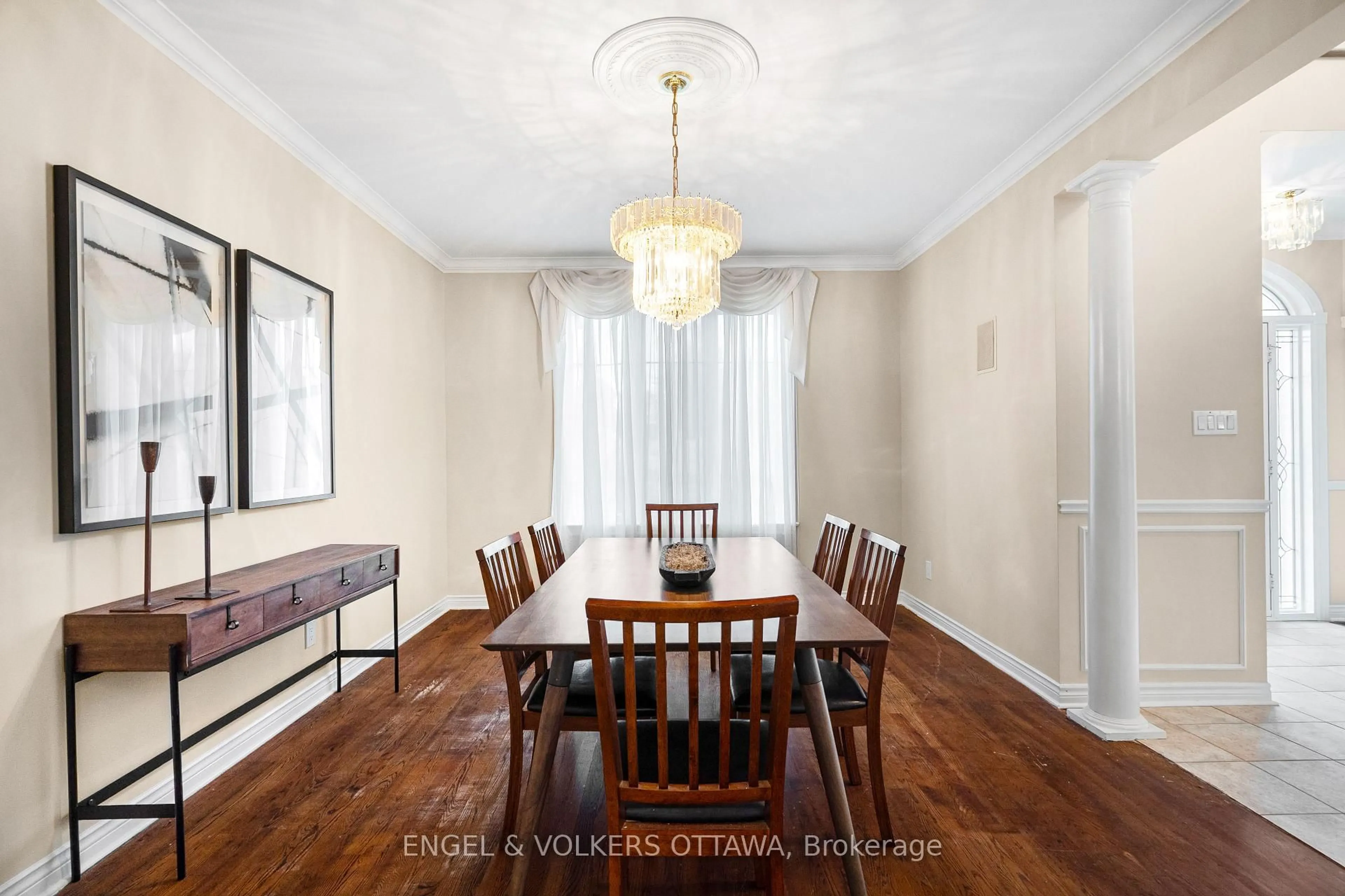 Dining room, wood/laminate floor for 5 Cassone Crt, Ottawa Ontario K2G 5V6