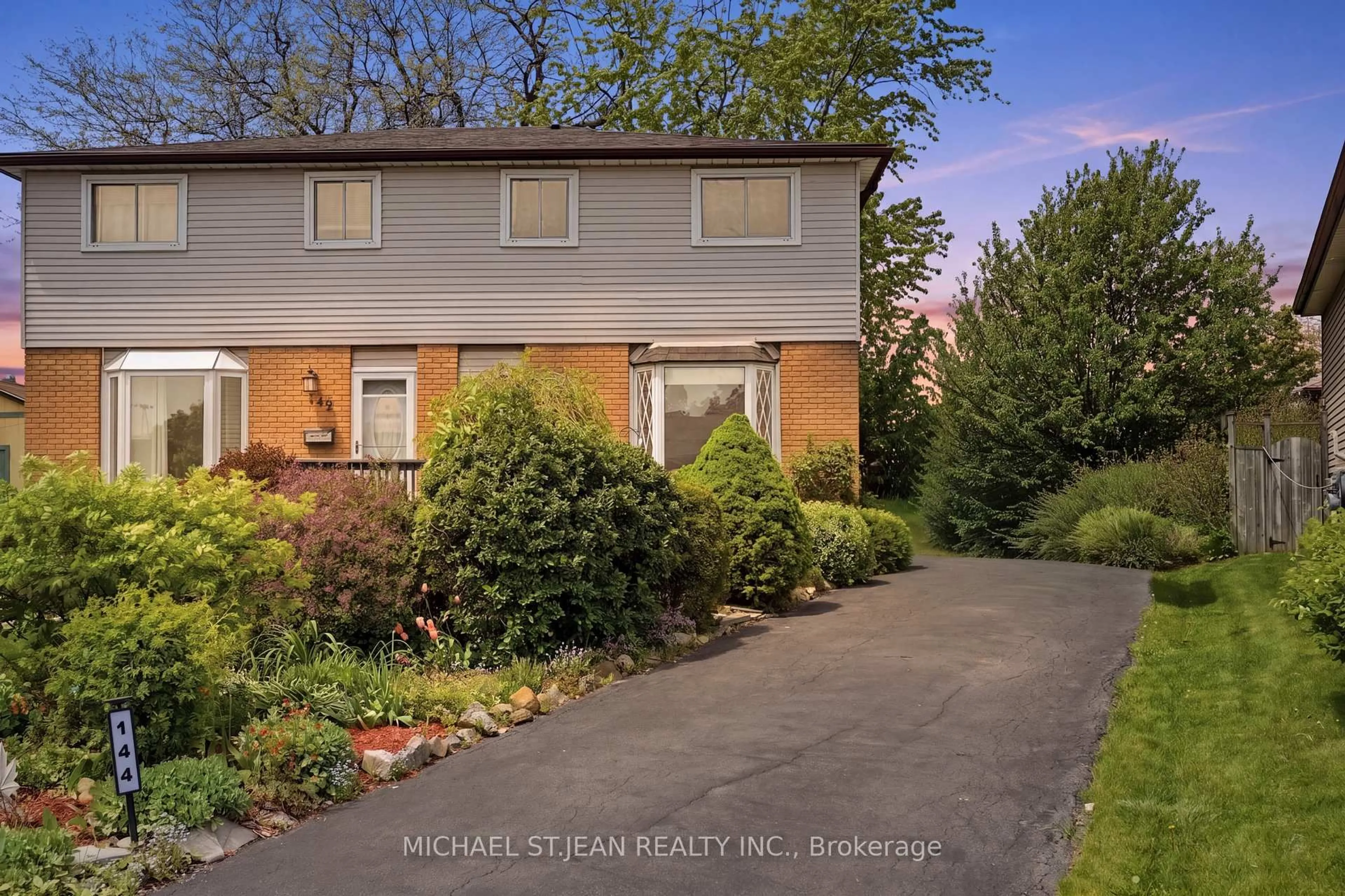 Home with vinyl exterior material, street for 144 Bellingham Dr, Hamilton Ontario L8V 4M8