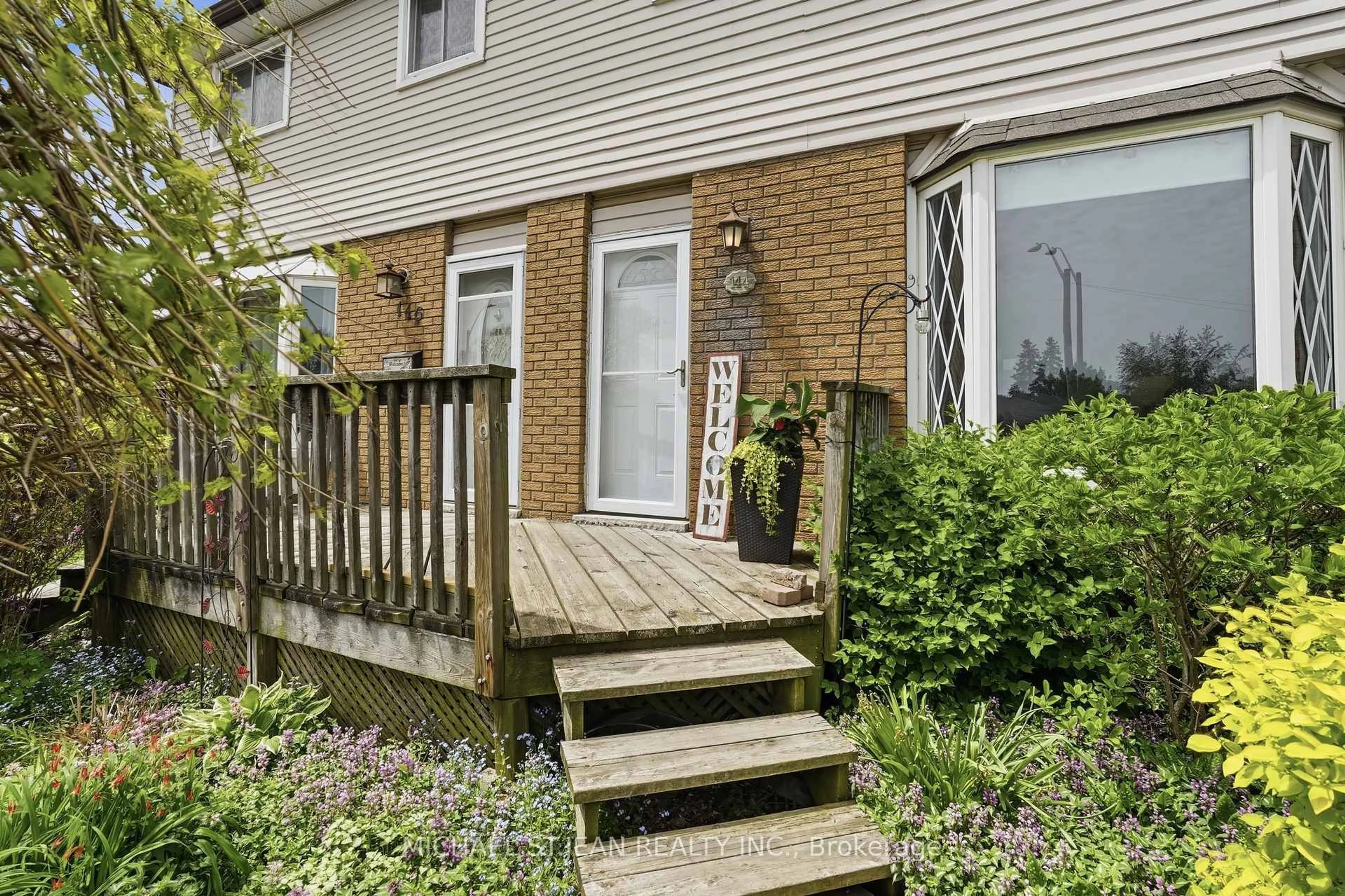 Patio, street for 144 Bellingham Dr, Hamilton Ontario L8V 4M8
