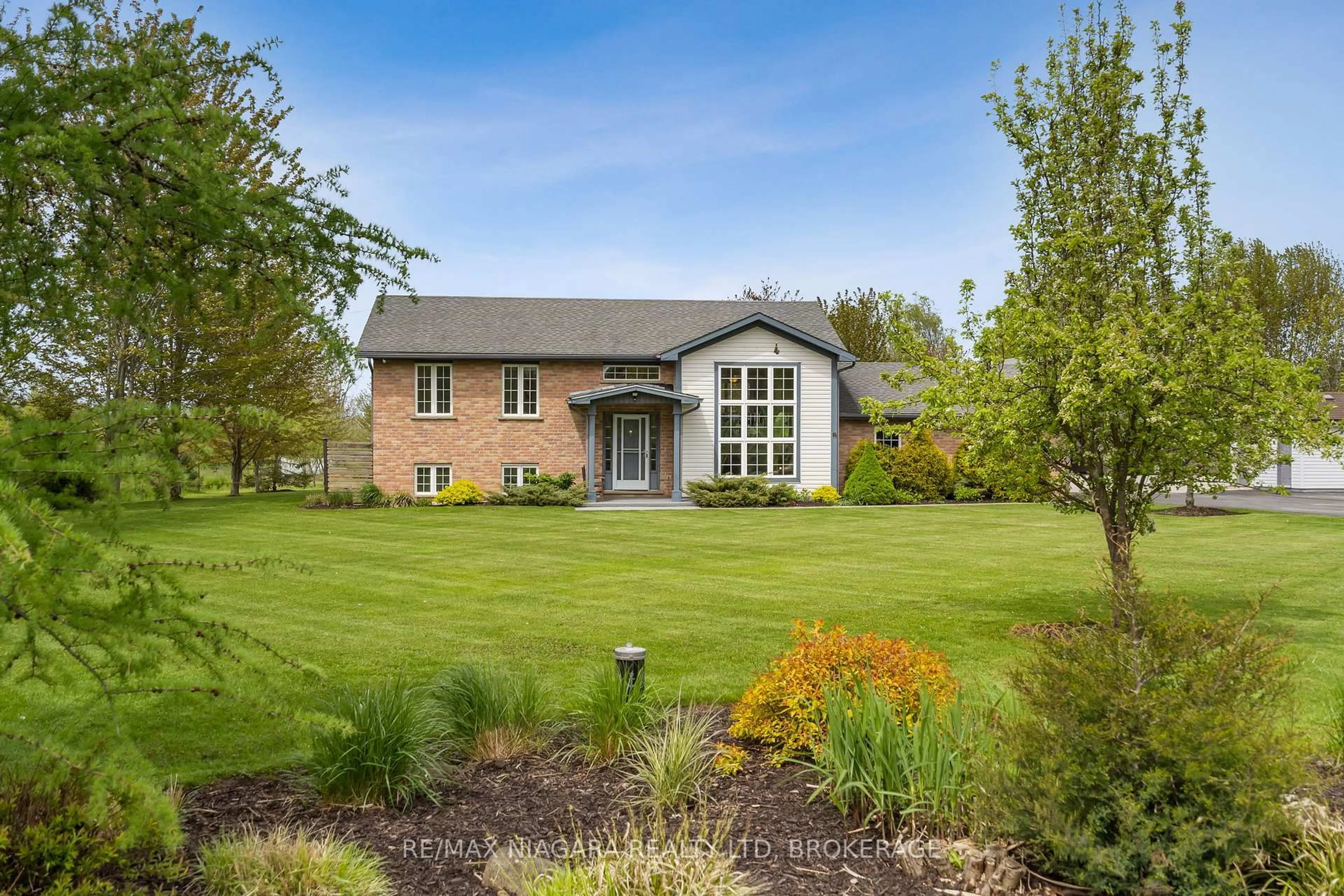 Home with brick exterior material, unknown for 11660 Belleview Beach Rd, Wainfleet Ontario L0S 1V0