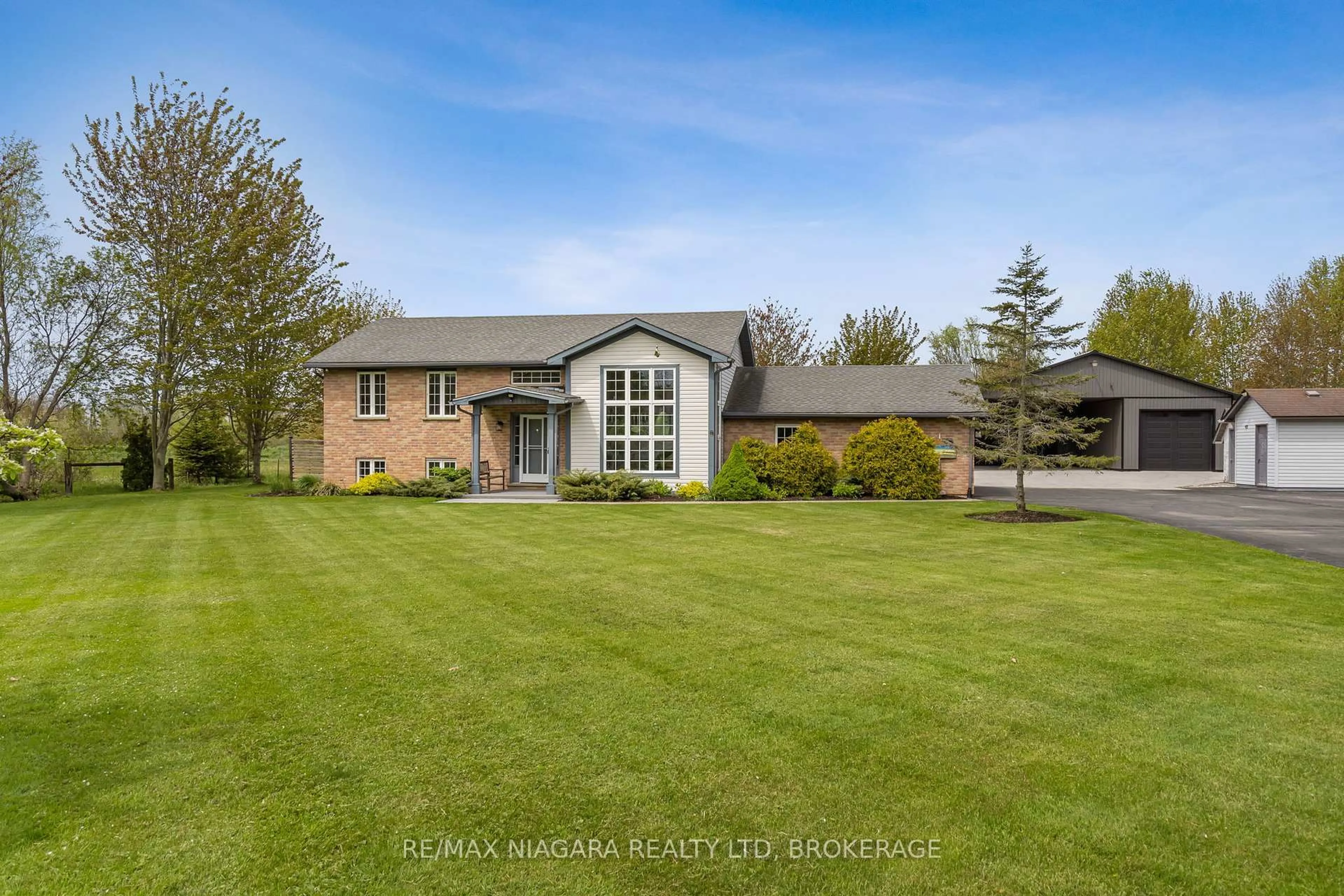 A pic from outside/outdoor area/front of a property/back of a property/a pic from drone, unknown for 11660 Belleview Beach Rd, Wainfleet Ontario L0S 1V0