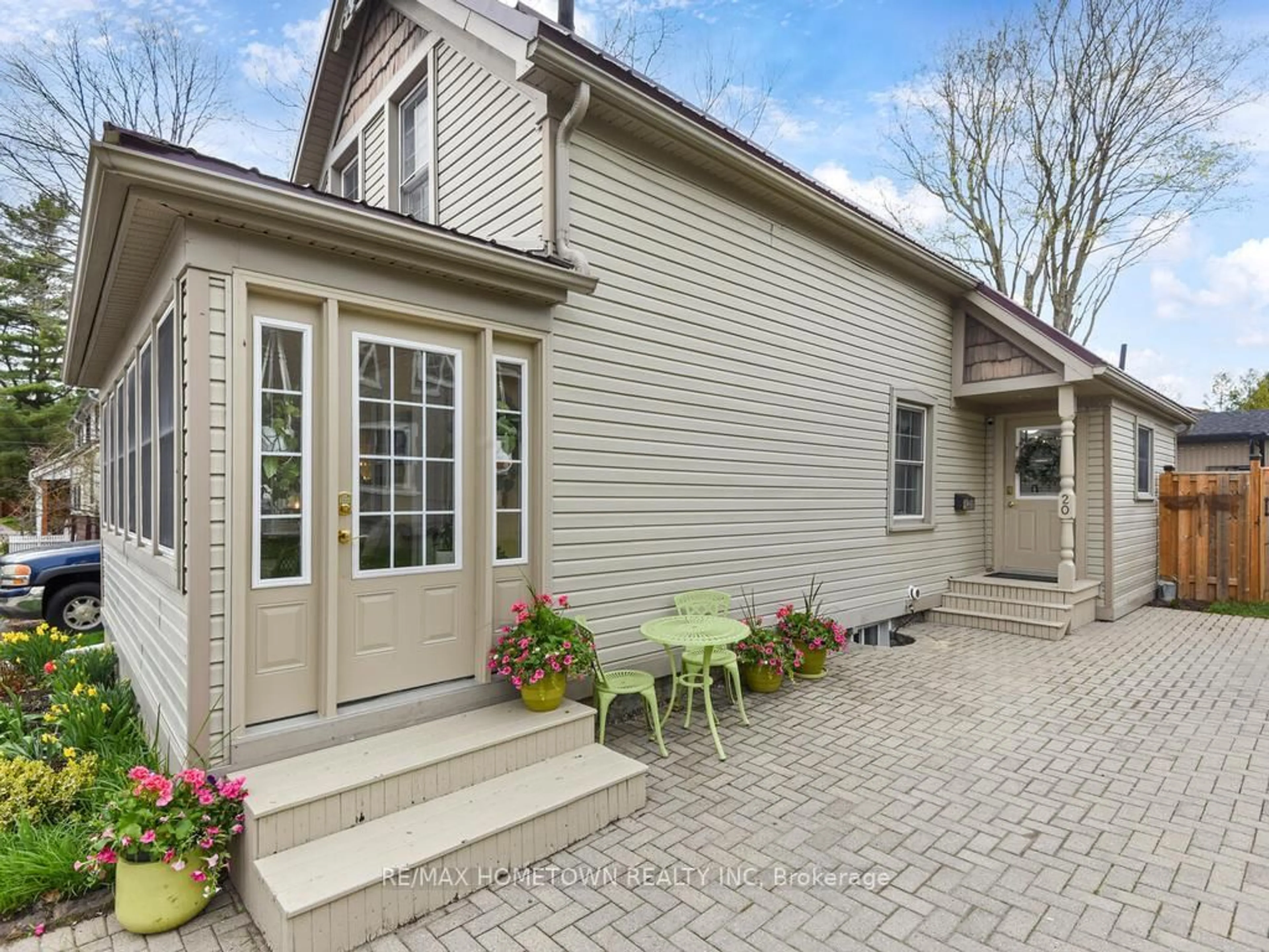 Unknown for 20 Hartley St, Brockville Ontario K6V 3N3