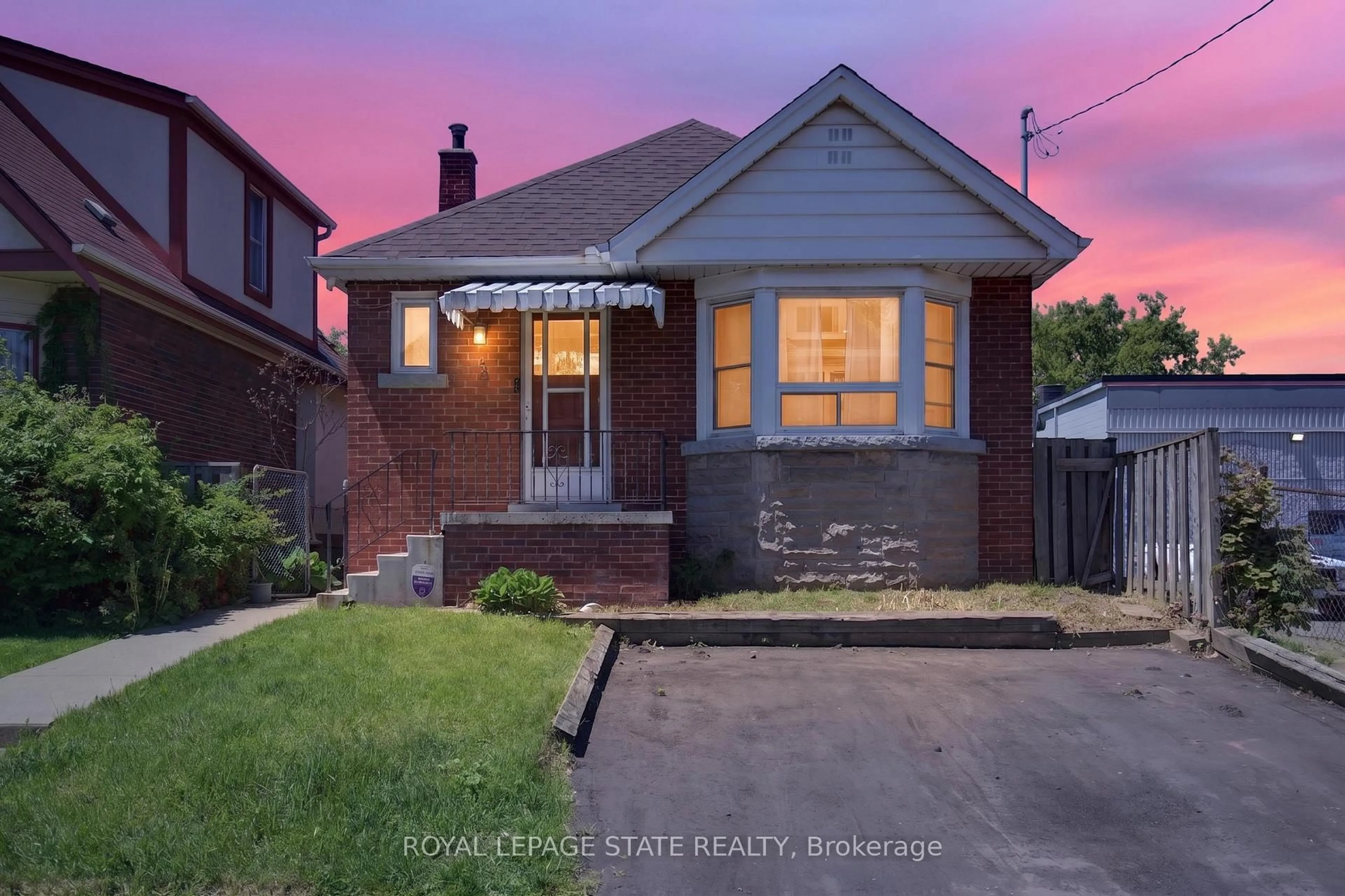 Home with brick exterior material, street for 199 Stirton St, Hamilton Ontario L8L 6G7