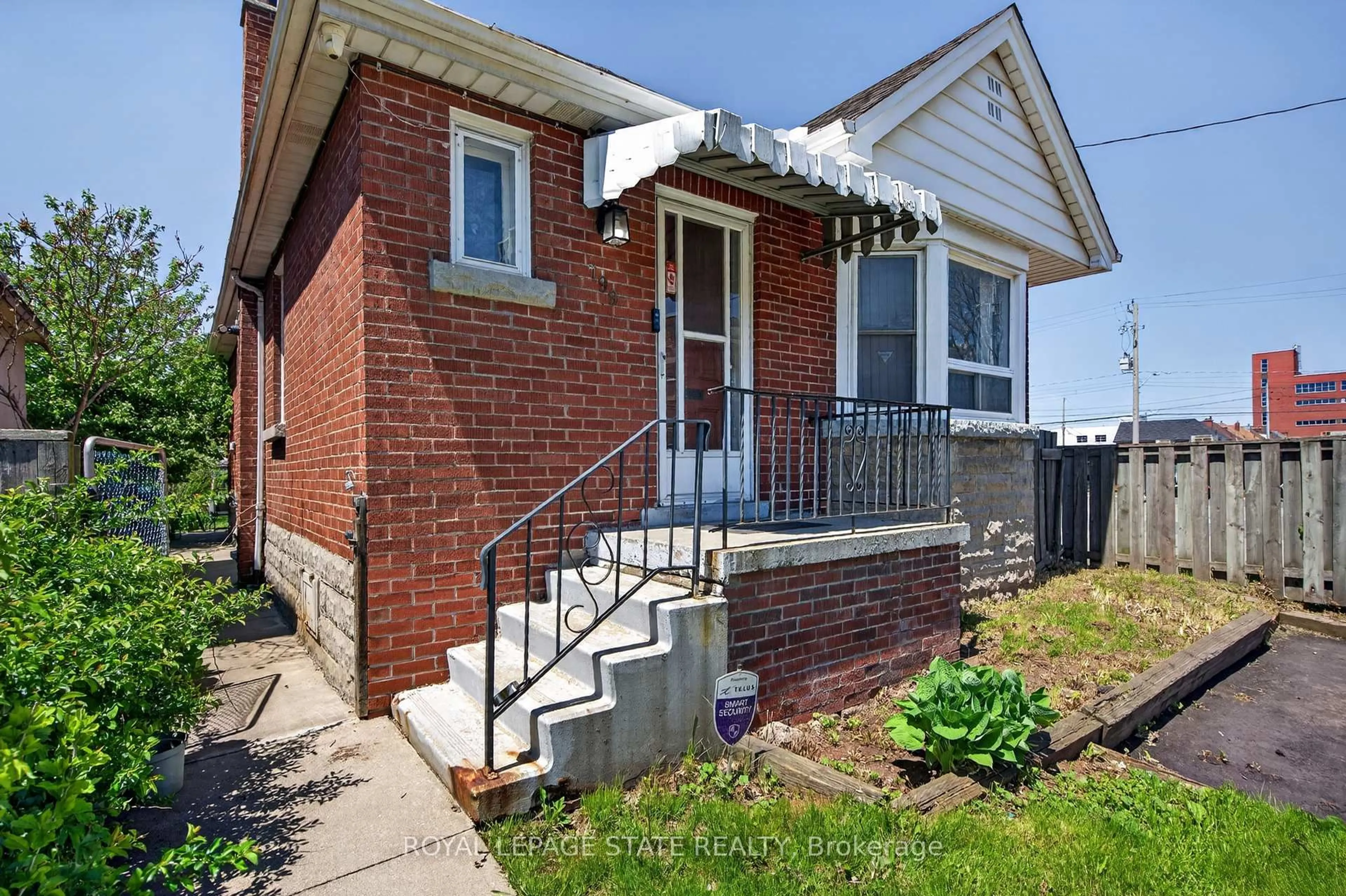 Home with brick exterior material, street for 199 Stirton St, Hamilton Ontario L8L 6G7