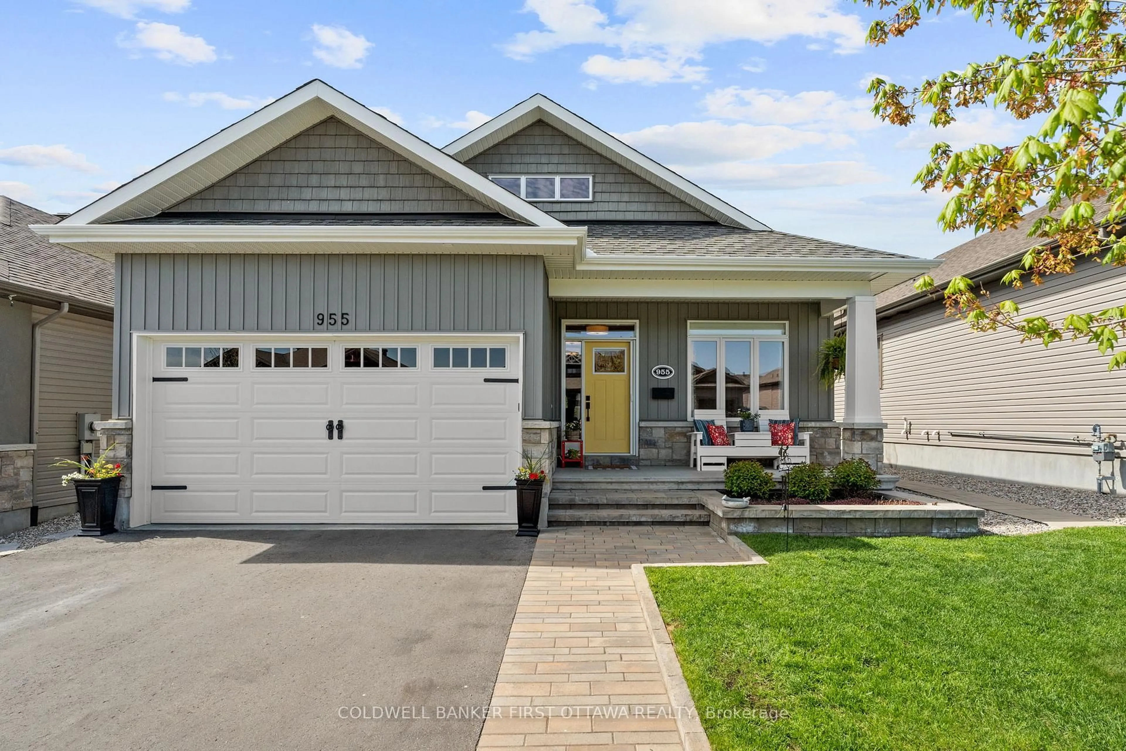Home with vinyl exterior material, street for 955 Stewart Lee Ave, Almonte Ontario K0A 1A0