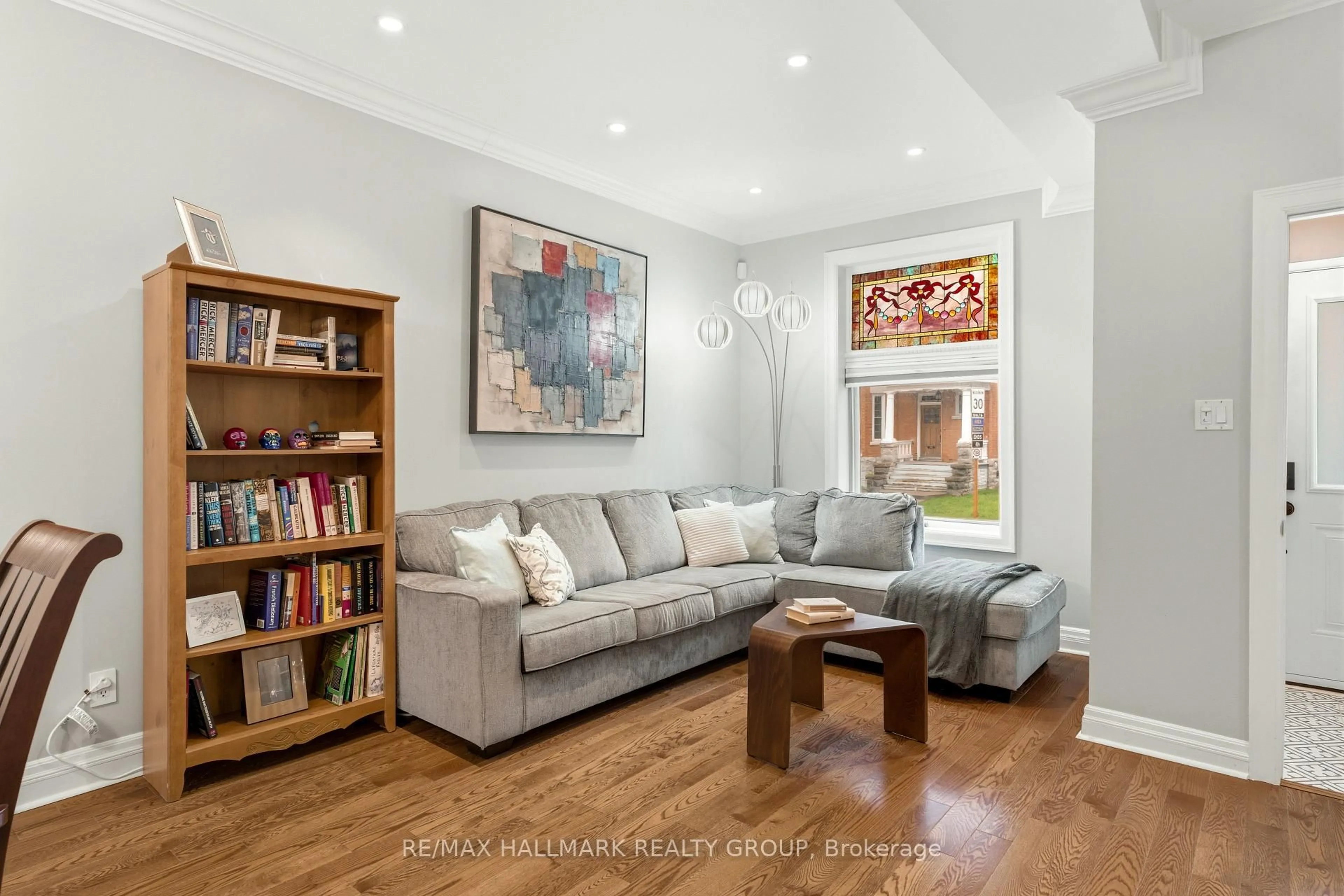 Living room with furniture, unknown for 417 Daly Ave, Ottawa Ontario K1N 6H1