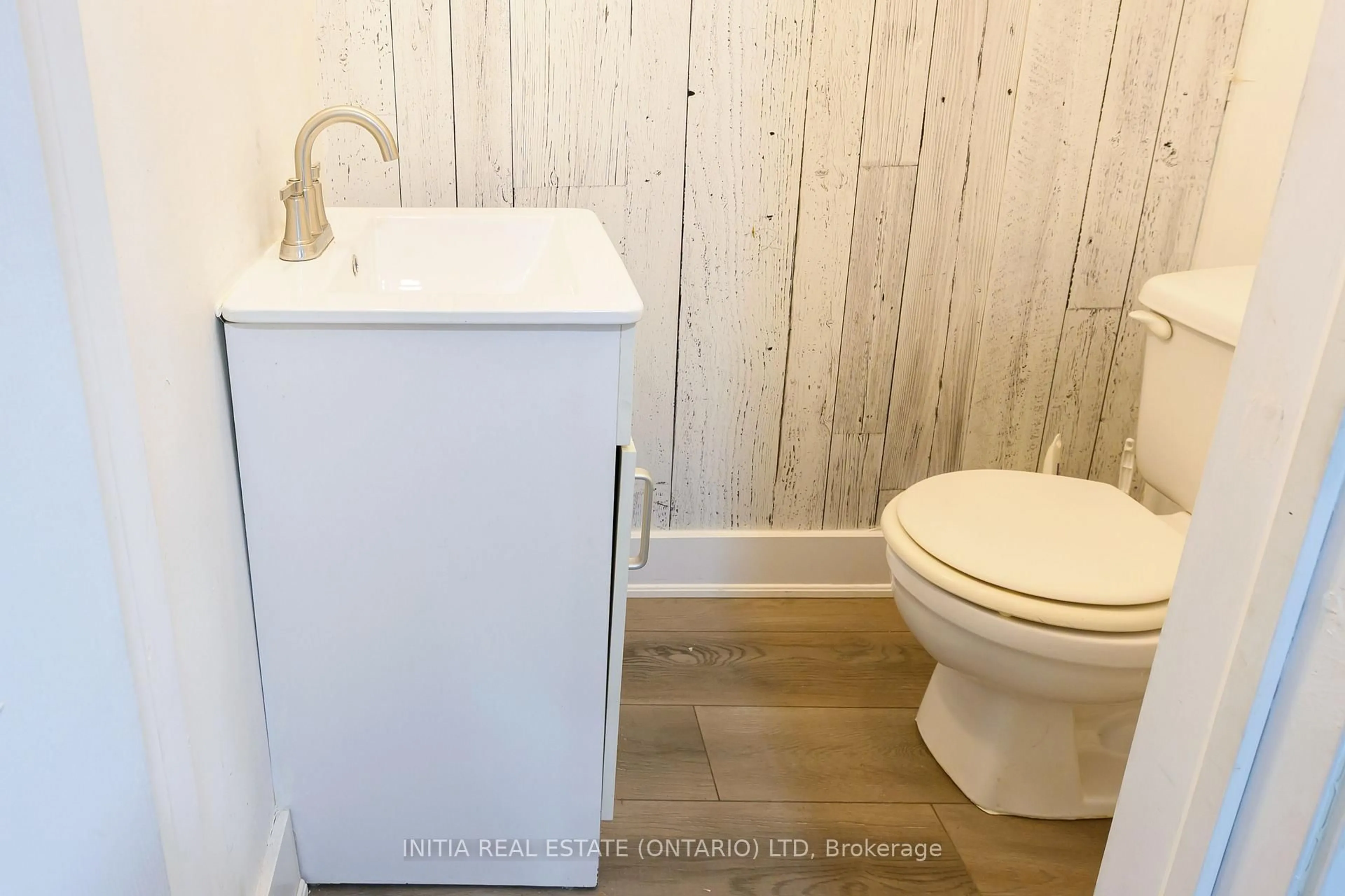 Standard bathroom, unknown for 28 Chiddington Gate, London South Ontario N6C 4Y3