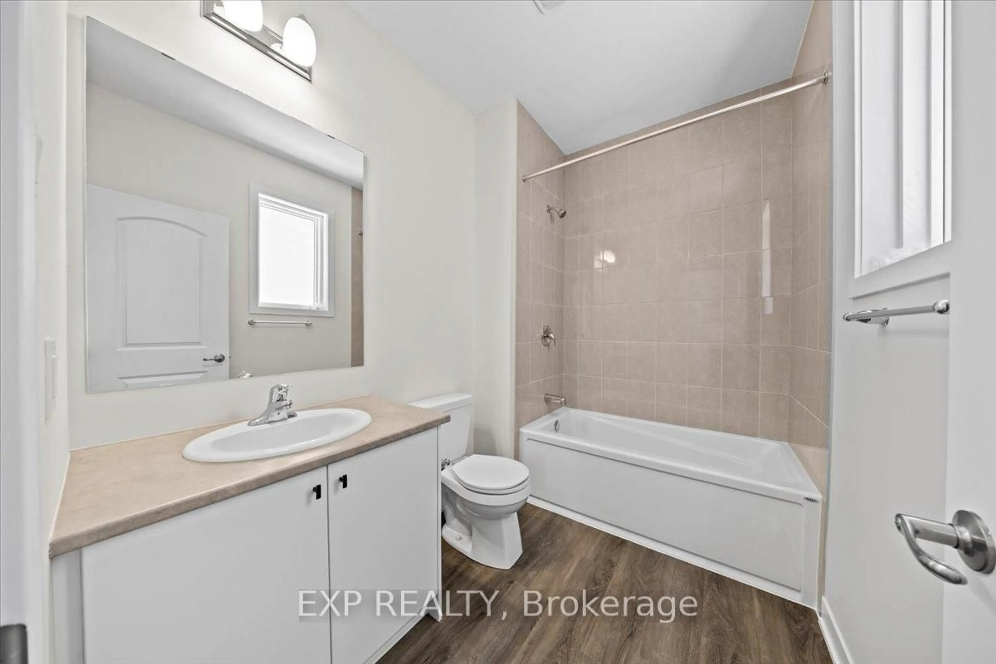 Standard bathroom, unknown for 314 John Kim Bell Private, Ottawa Ontario K1K 5C2
