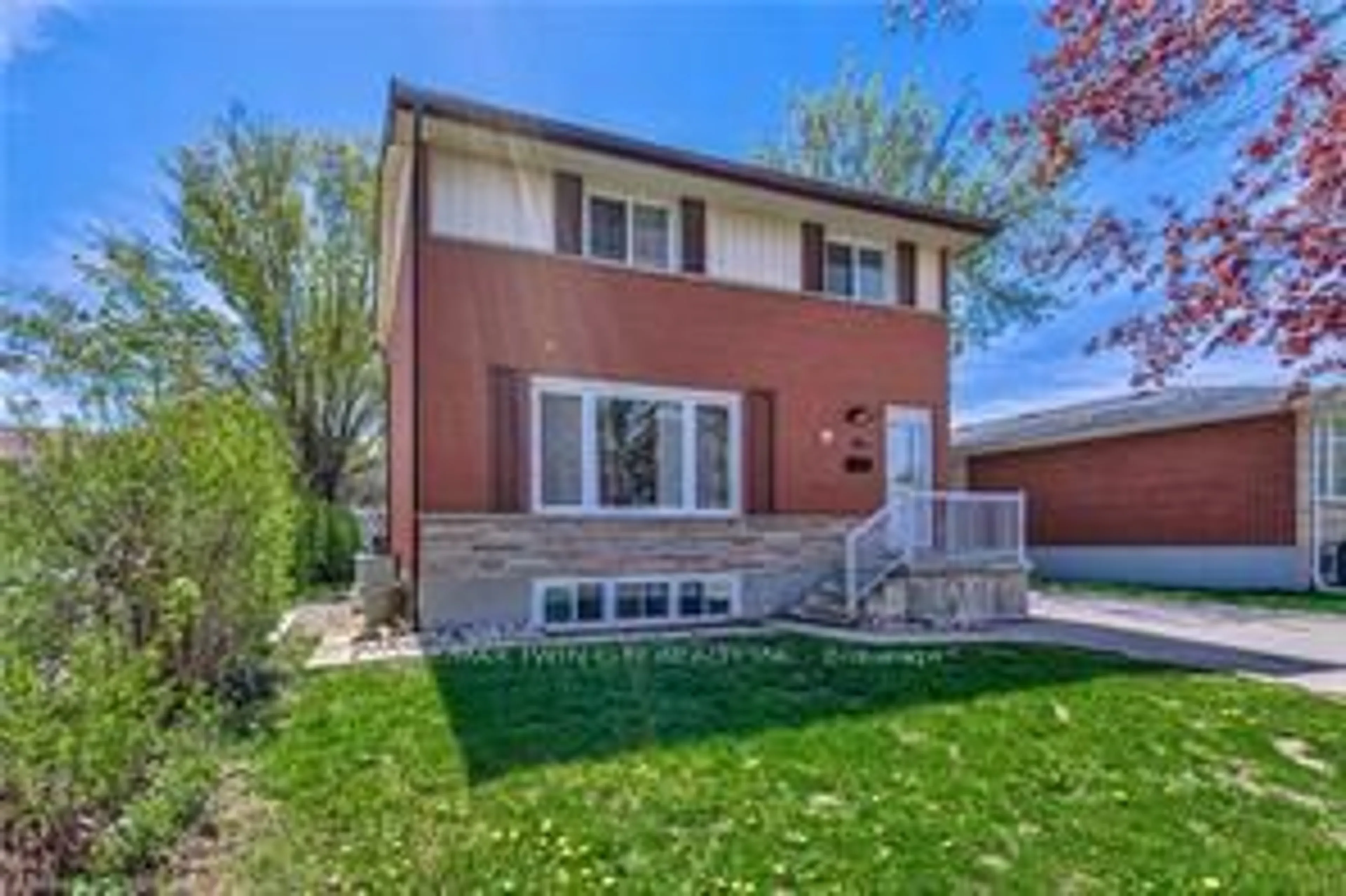 Home with brick exterior material, street for 37 Gottscheer Crt, Kitchener Ontario N2M 3L3