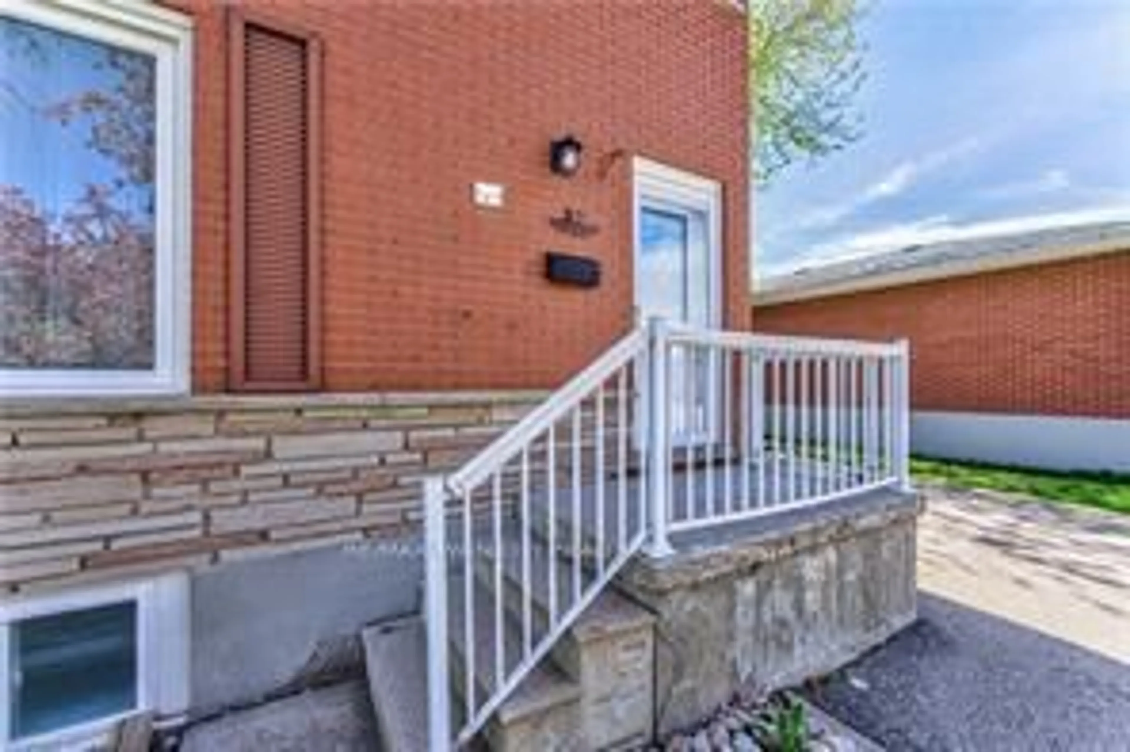 Home with brick exterior material, street for 37 Gottscheer Crt, Kitchener Ontario N2M 3L3