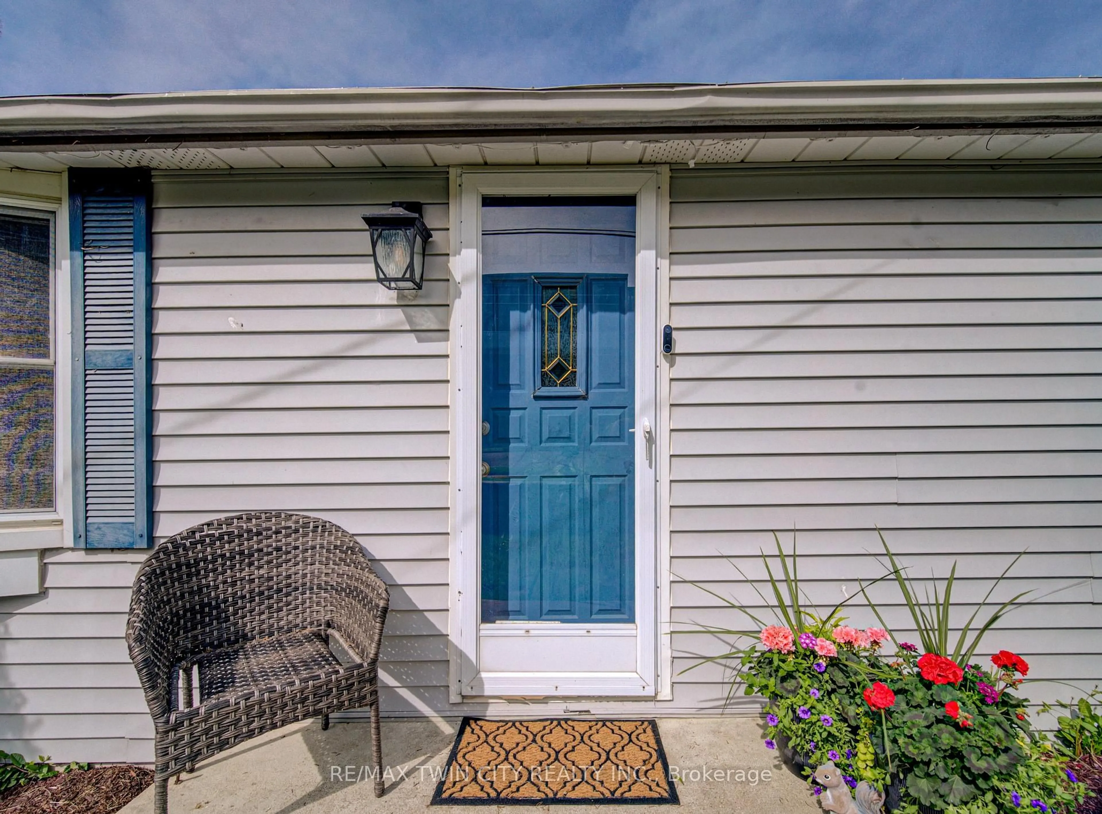 Indoor entryway for 39 Guelph St, Guelph Ontario N1H 5Y7