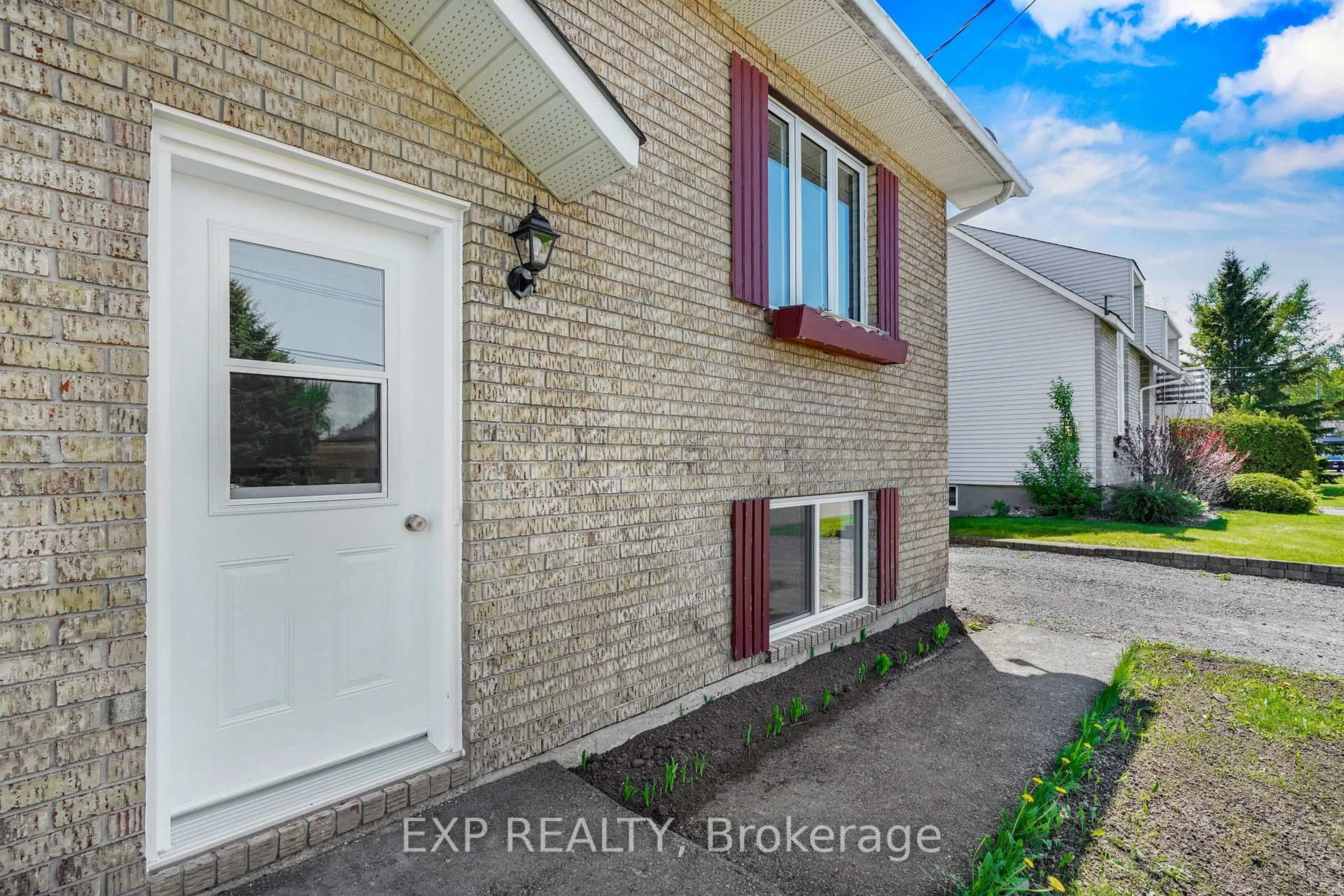 Indoor entryway for 50 R. Bonneville St, The Nation Ontario K0C 2B0