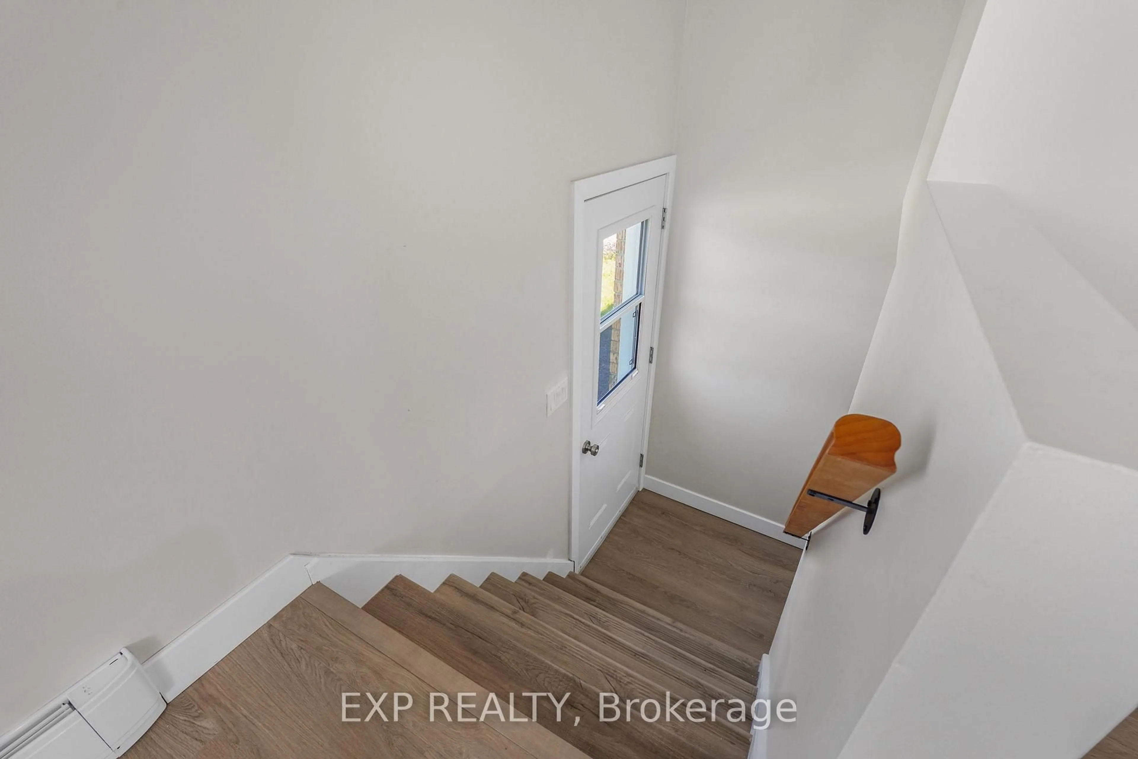 Indoor entryway for 50 R. Bonneville St, The Nation Ontario K0C 2B0