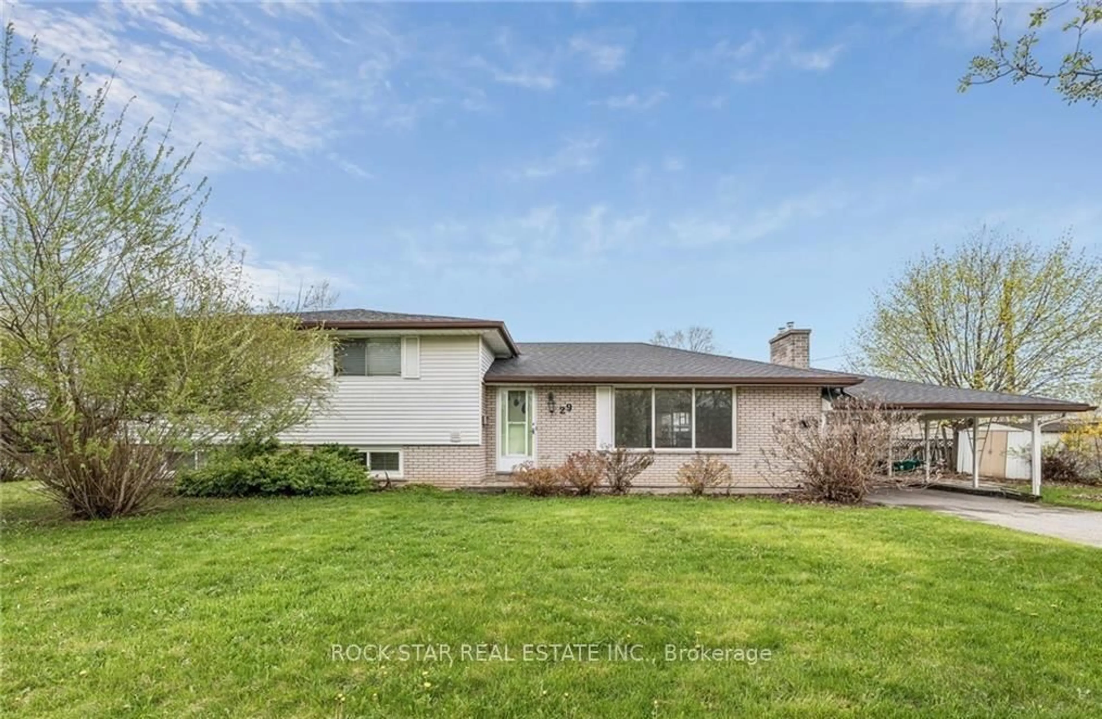 Home with brick exterior material, unknown for 29 Heather Crt, Welland Ontario L3C 4P8