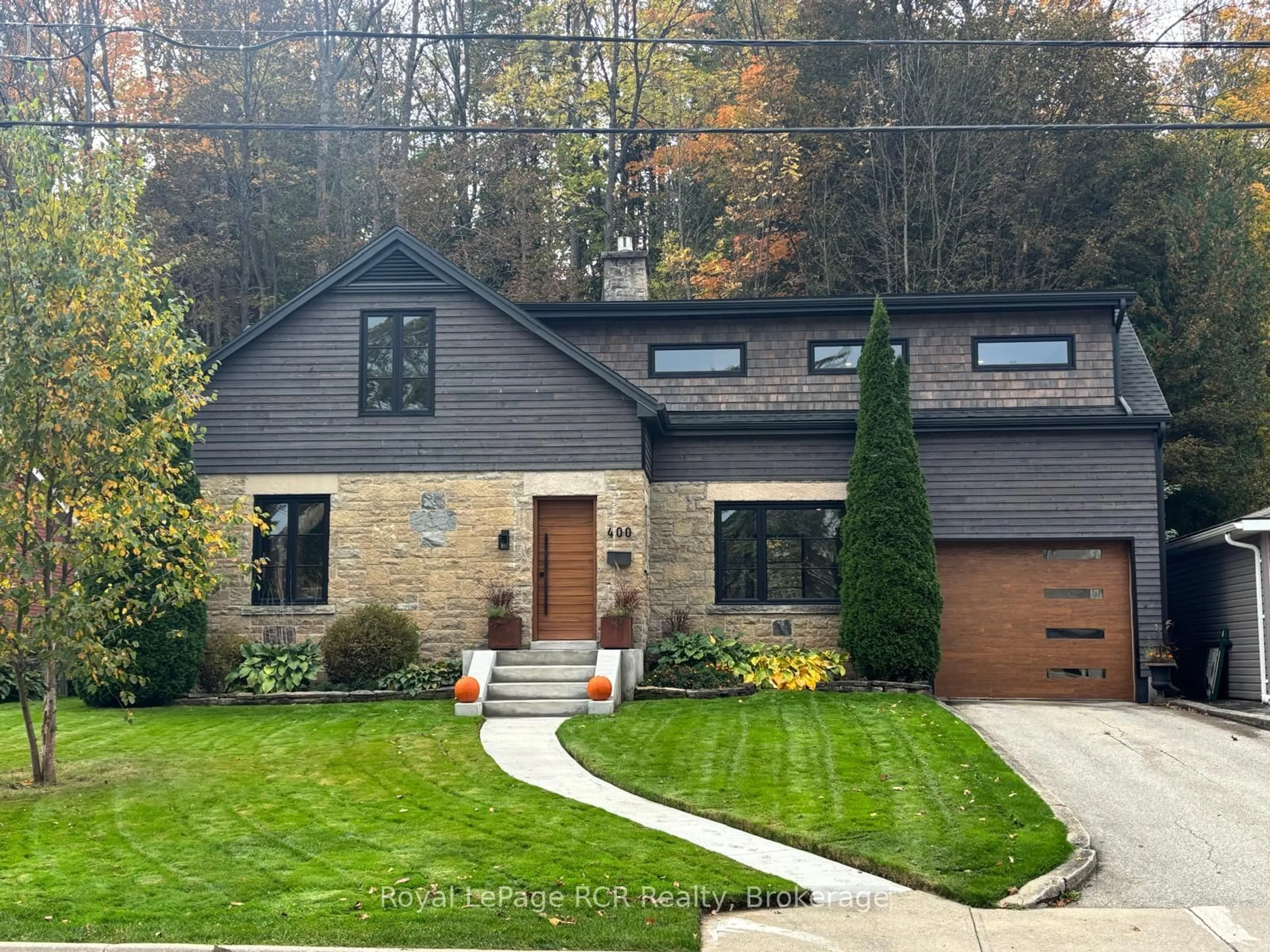 Home with brick exterior material, unknown for 400 2nd Ave, Owen Sound Ontario N4K 4L7