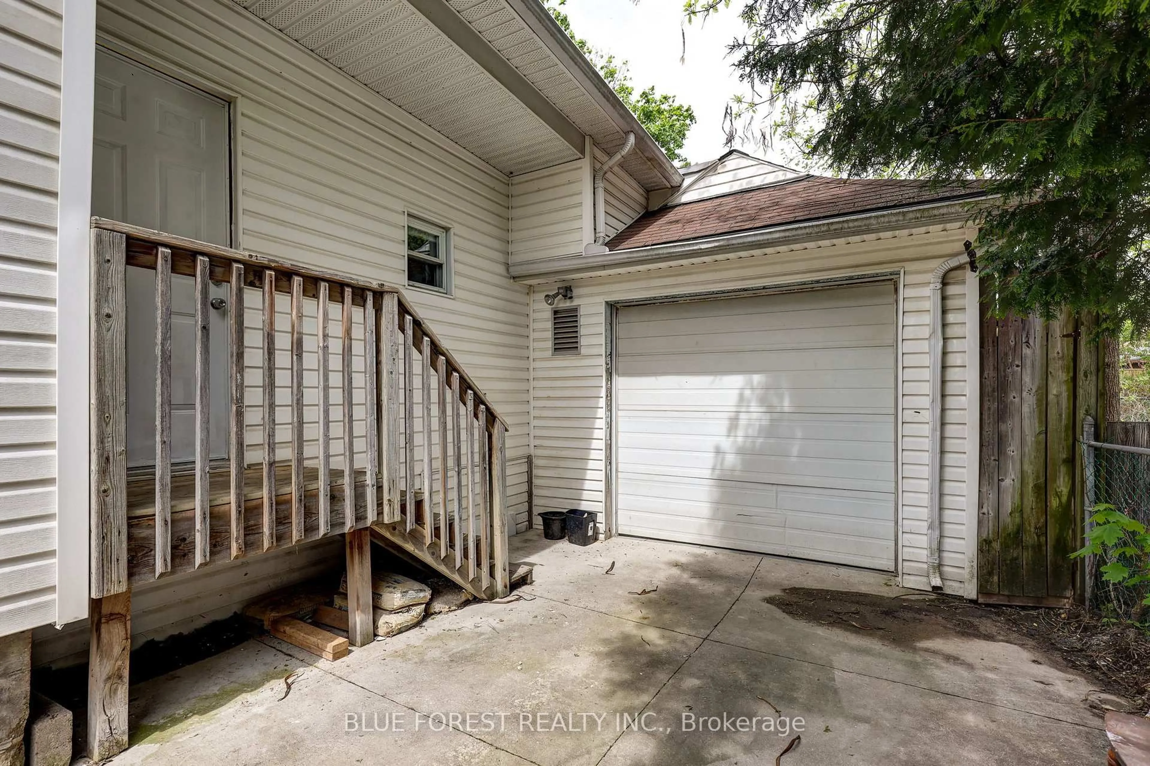 Unknown for 36 ADELAIDE St, London South Ontario N5Z 3K2