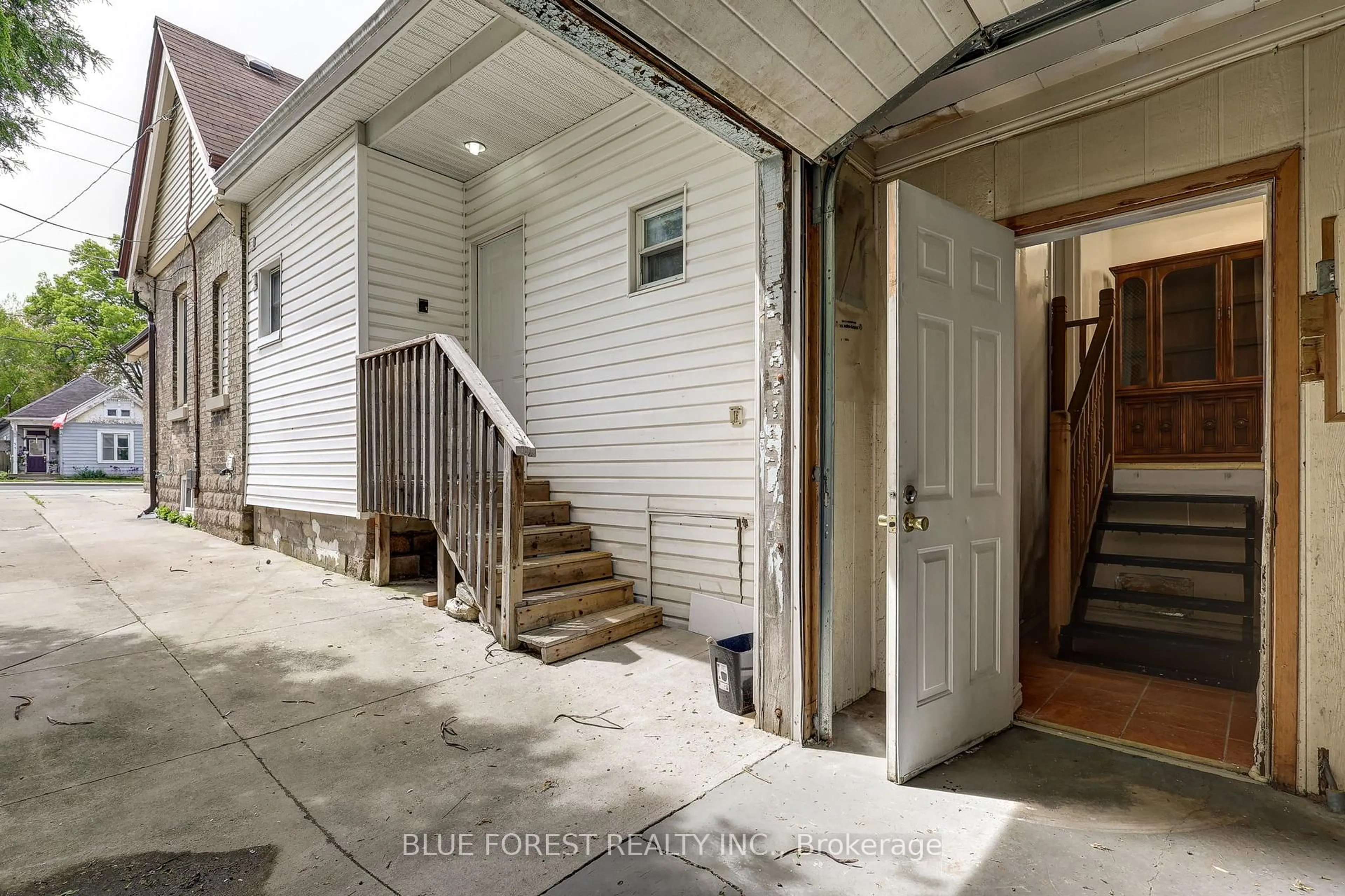 Unknown for 36 ADELAIDE St, London South Ontario N5Z 3K2