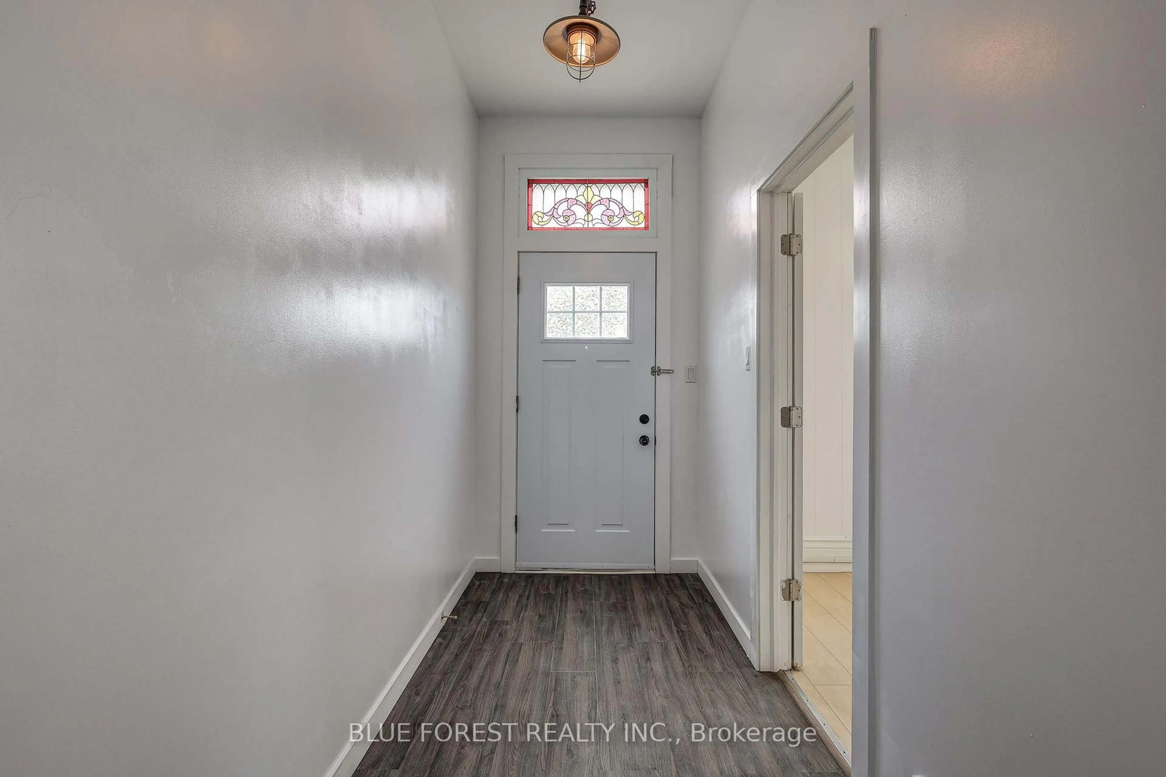 Indoor entryway for 36 ADELAIDE St, London South Ontario N5Z 3K2