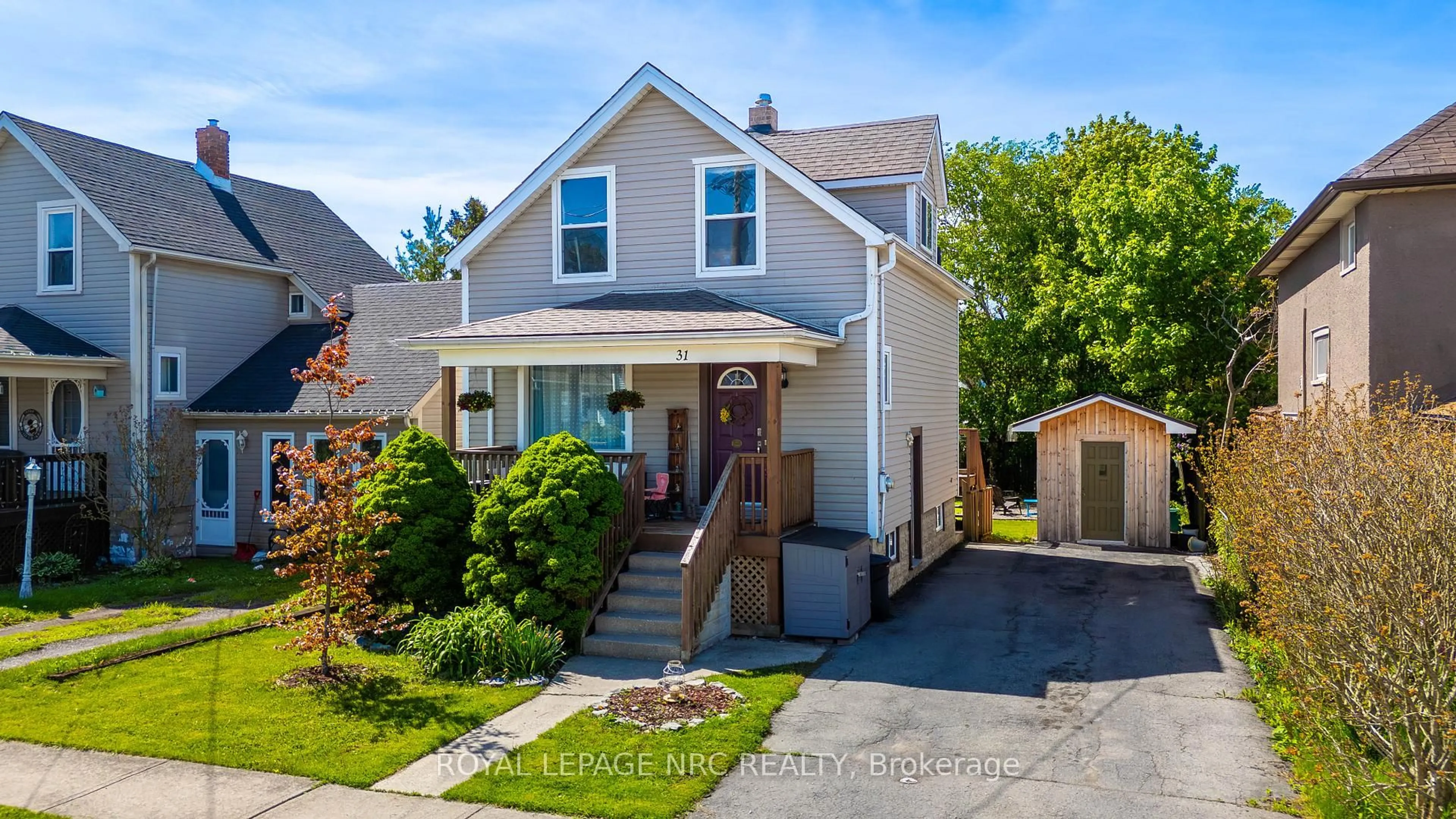 Home with vinyl exterior material, street for 31 CHRISTMAS St, Port Colborne Ontario L3K 1M3