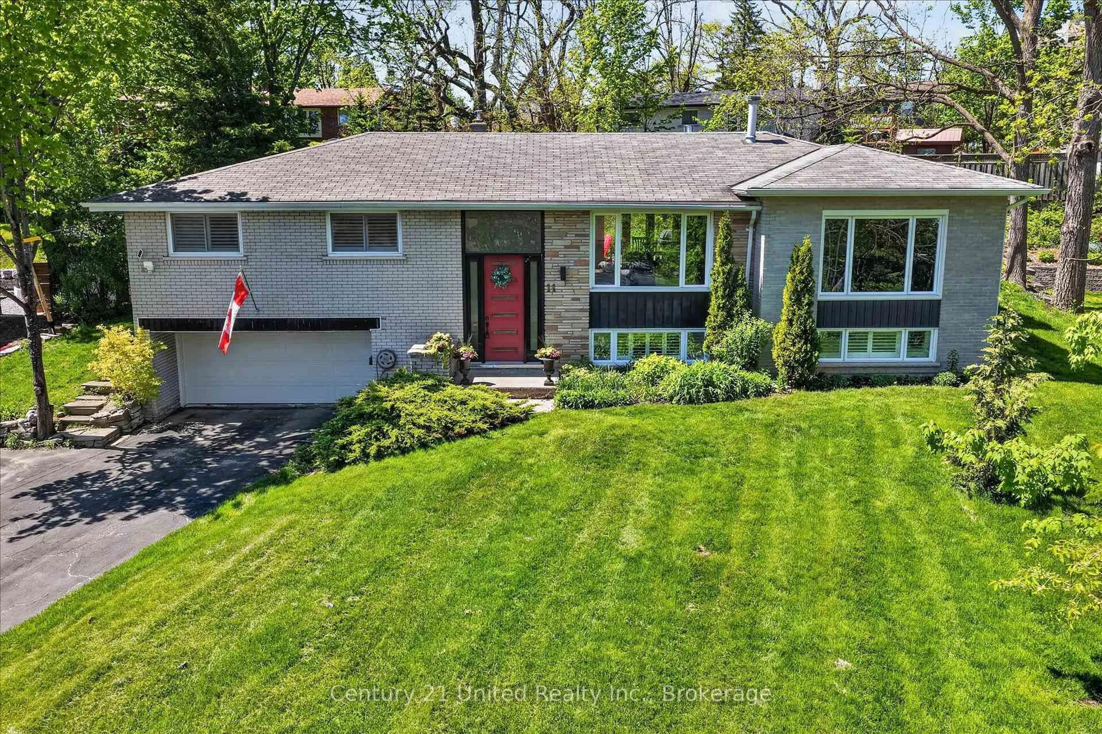 A pic from outside/outdoor area/front of a property/back of a property/a pic from drone, street for 11 Crestwood Ave, Peterborough Ontario K9J 1M9
