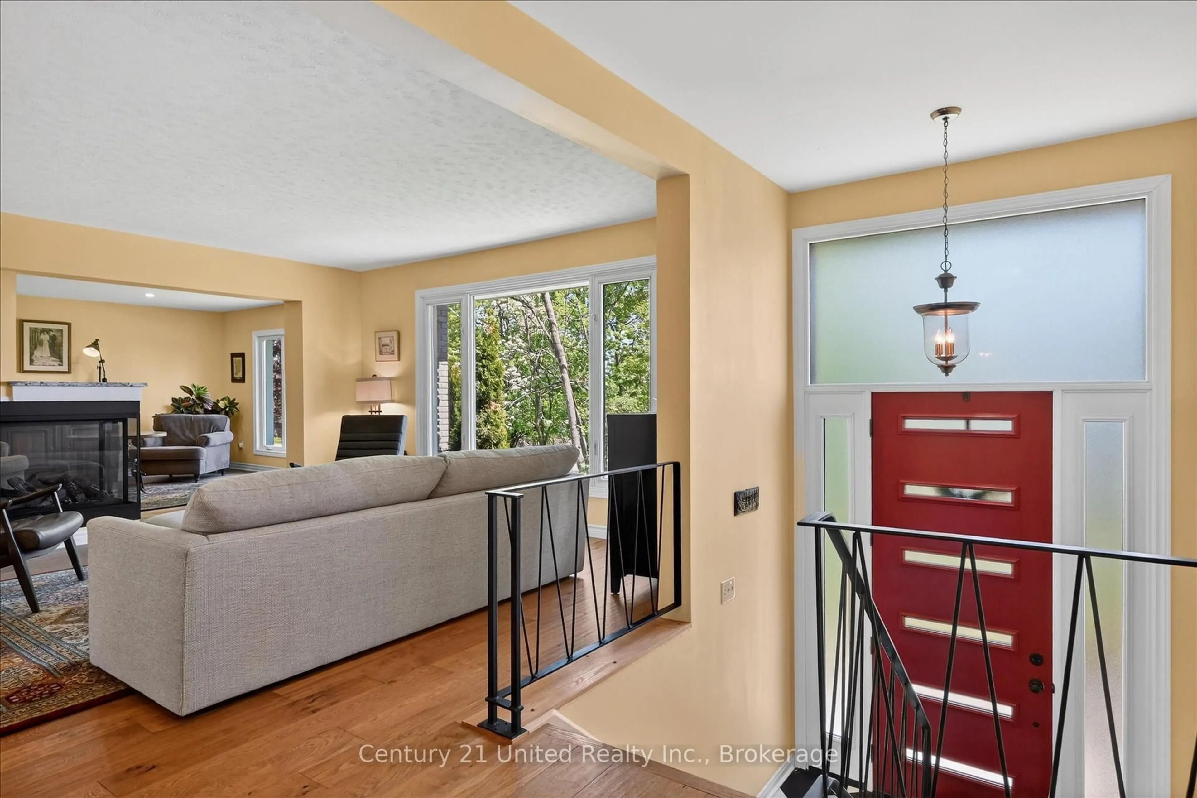 Indoor entryway for 11 Crestwood Ave, Peterborough Ontario K9J 1M9